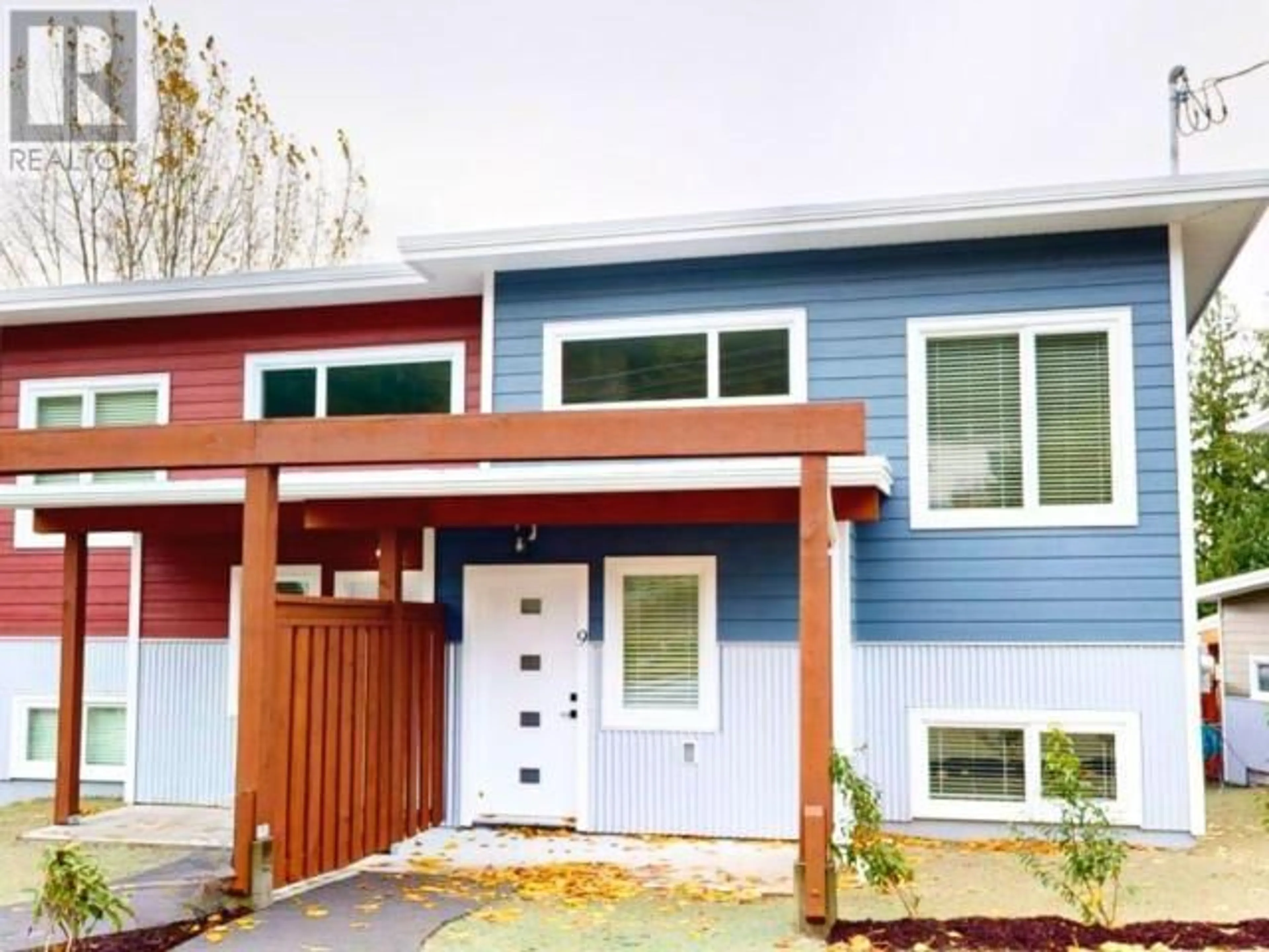 Home with vinyl exterior material, street for 9 - 6730 CRANBERRY STREET, Powell River British Columbia V8A3Z4