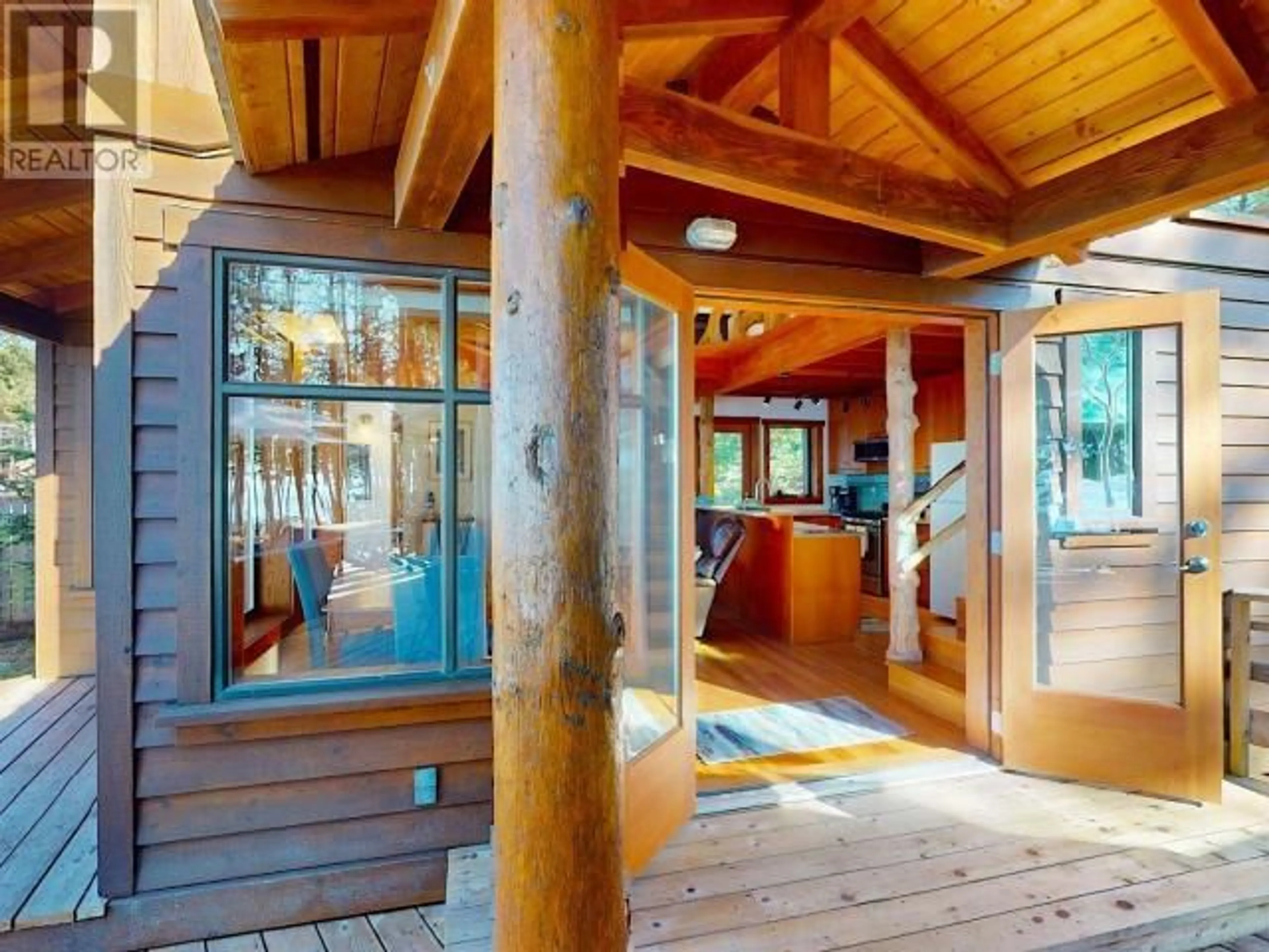 Indoor foyer for 1147 SUNSET TRAIL, Savary Island British Columbia