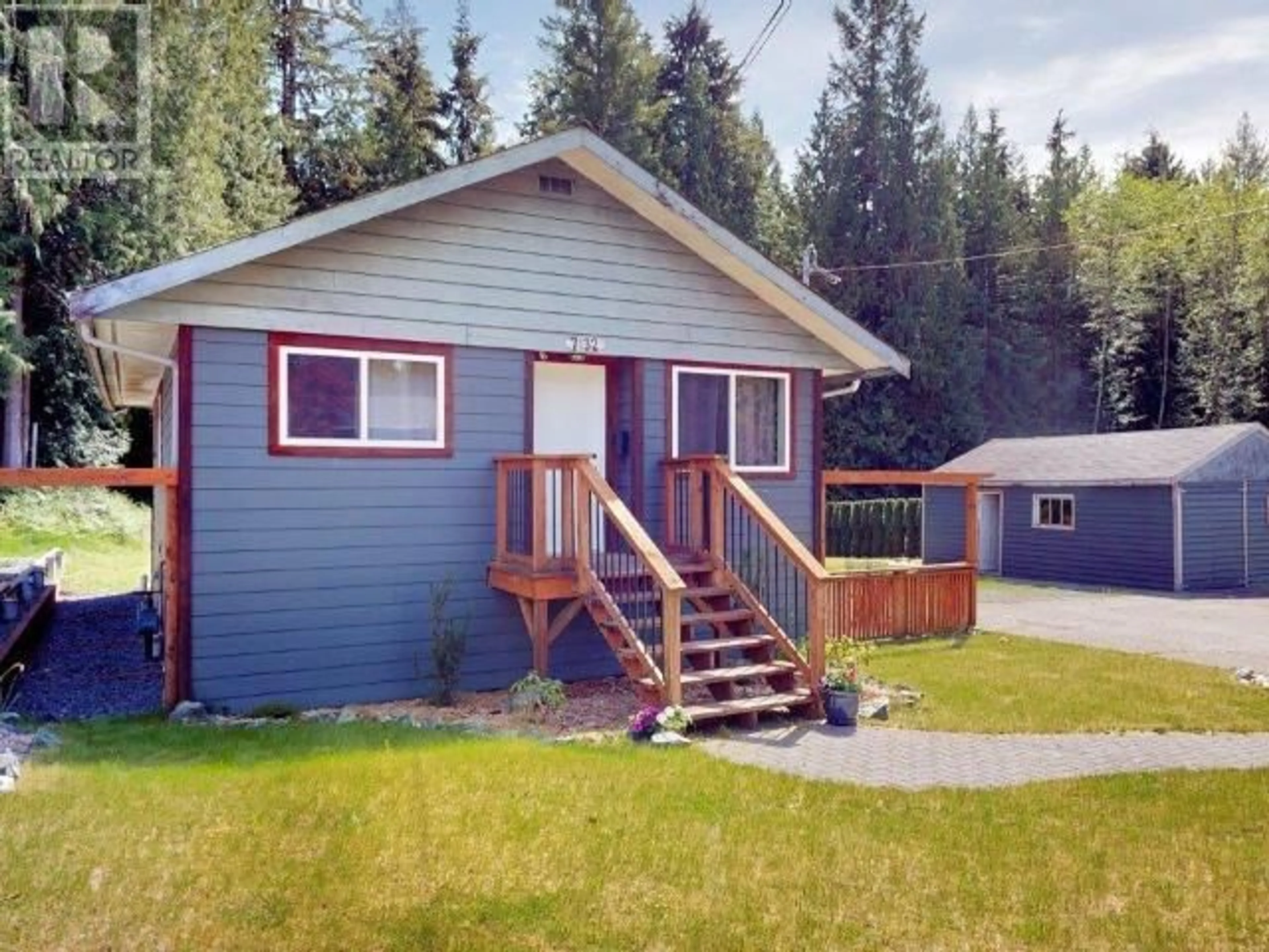 Home with vinyl exterior material, street for 7132 BAKER STREET, Powell River British Columbia