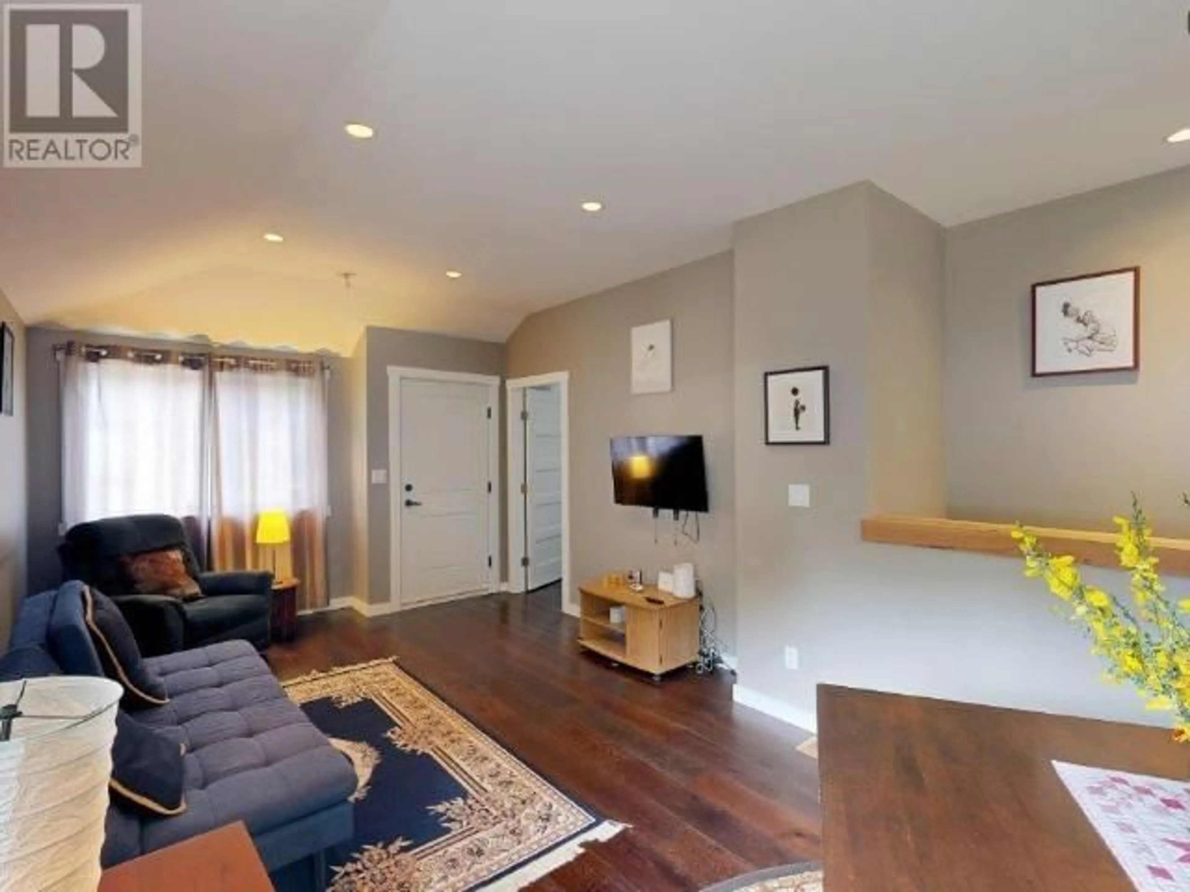 Living room with furniture, wood/laminate floor for 7132 BAKER STREET, Powell River British Columbia