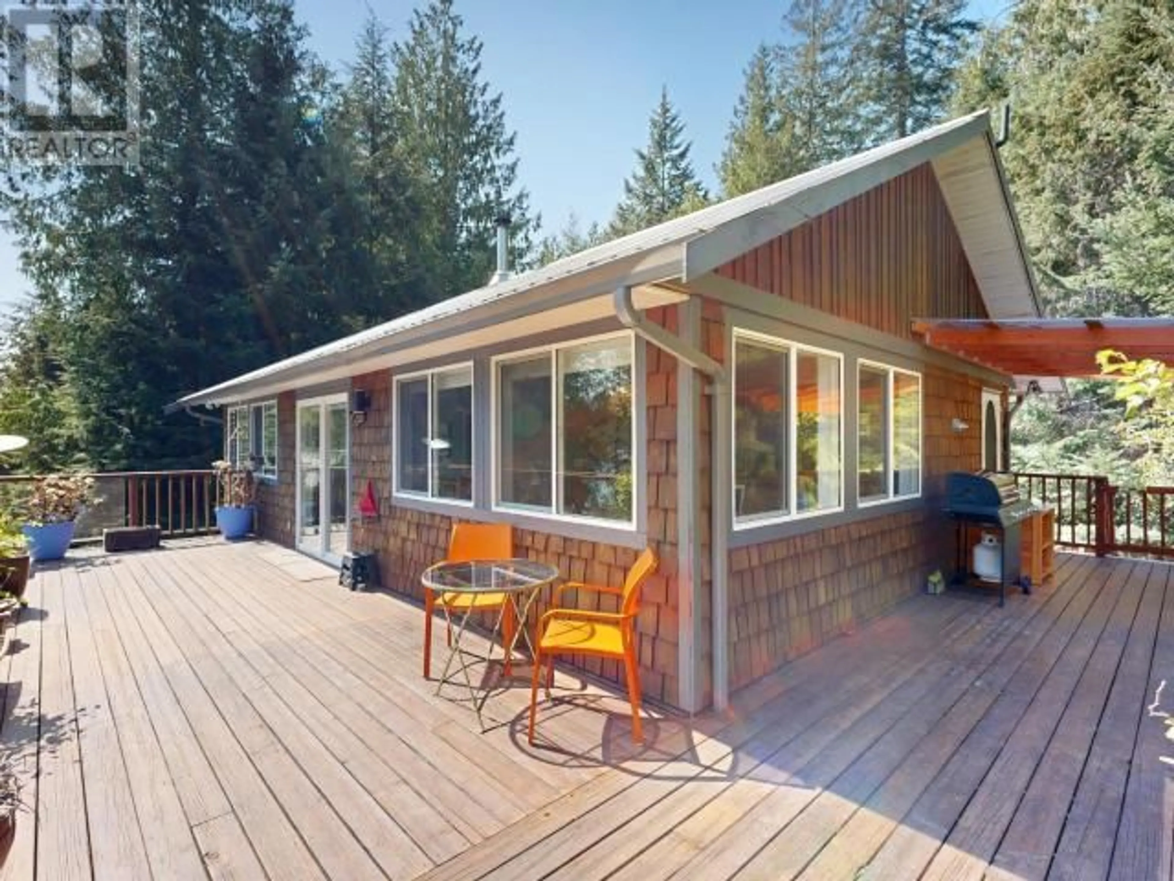 Home with vinyl exterior material, unknown for 10826 MARINERS WAY, Powell River British Columbia