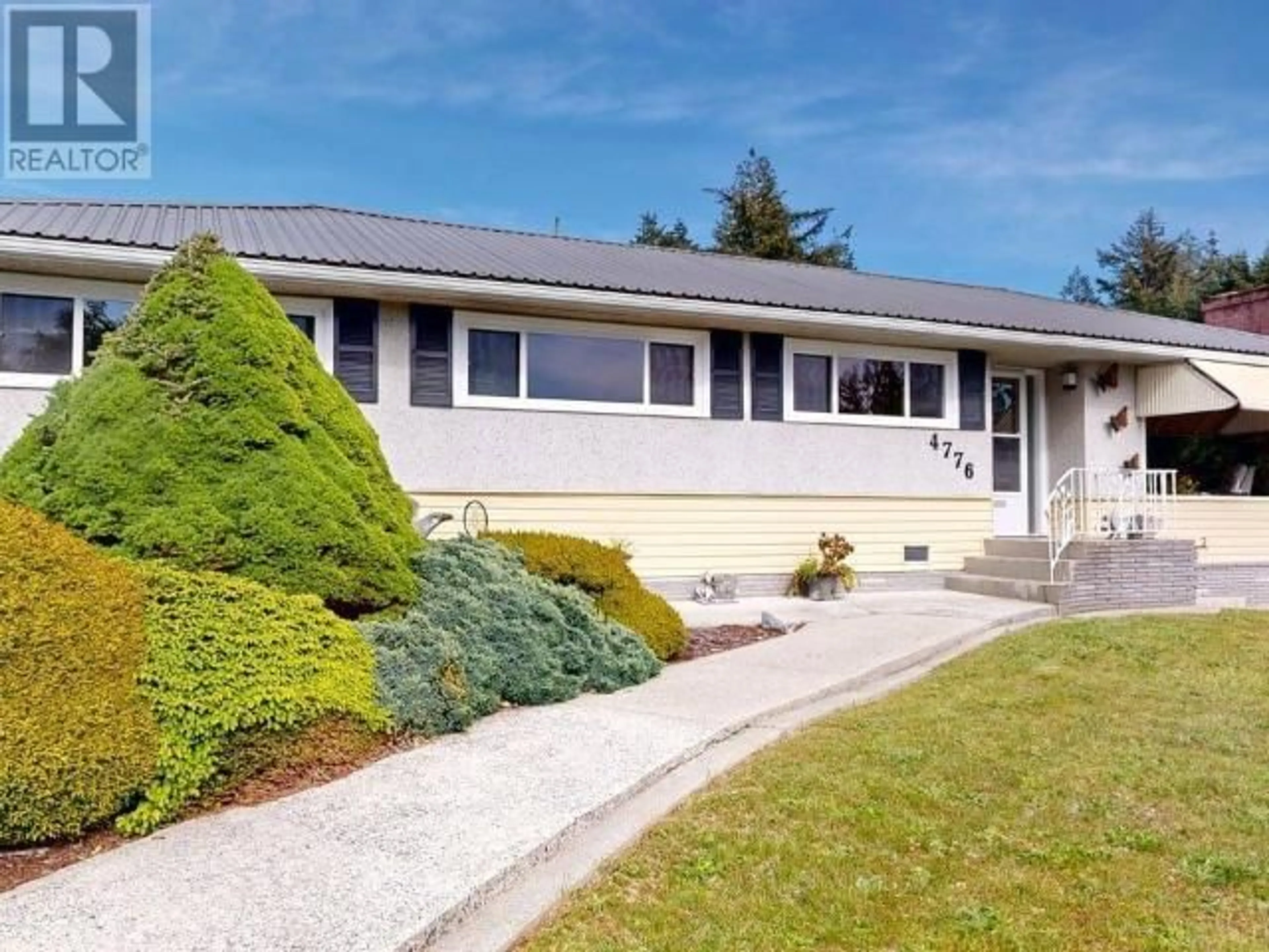 Home with vinyl exterior material, street for 4776 HARVIE AVE, Powell River British Columbia