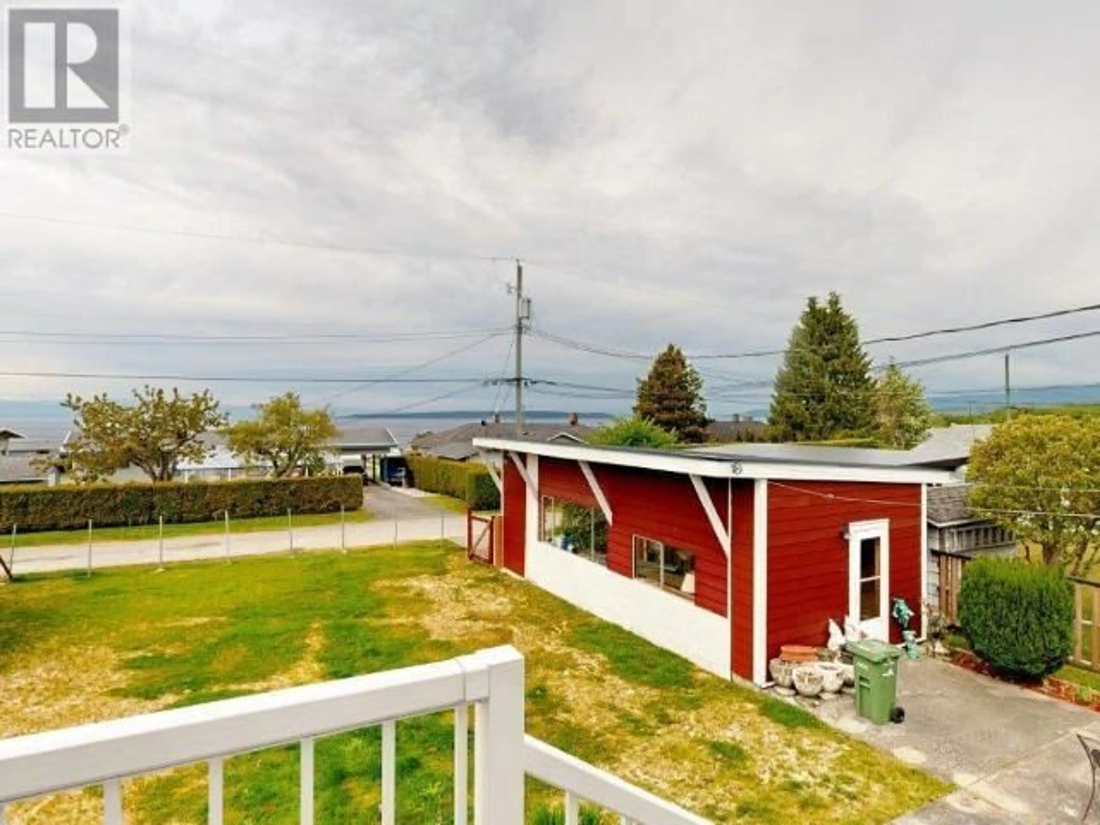 A pic from outside/outdoor area/front of a property/back of a property/a pic from drone, water/lake/river/ocean view for 4007 SELKIRK AVE, Powell River British Columbia
