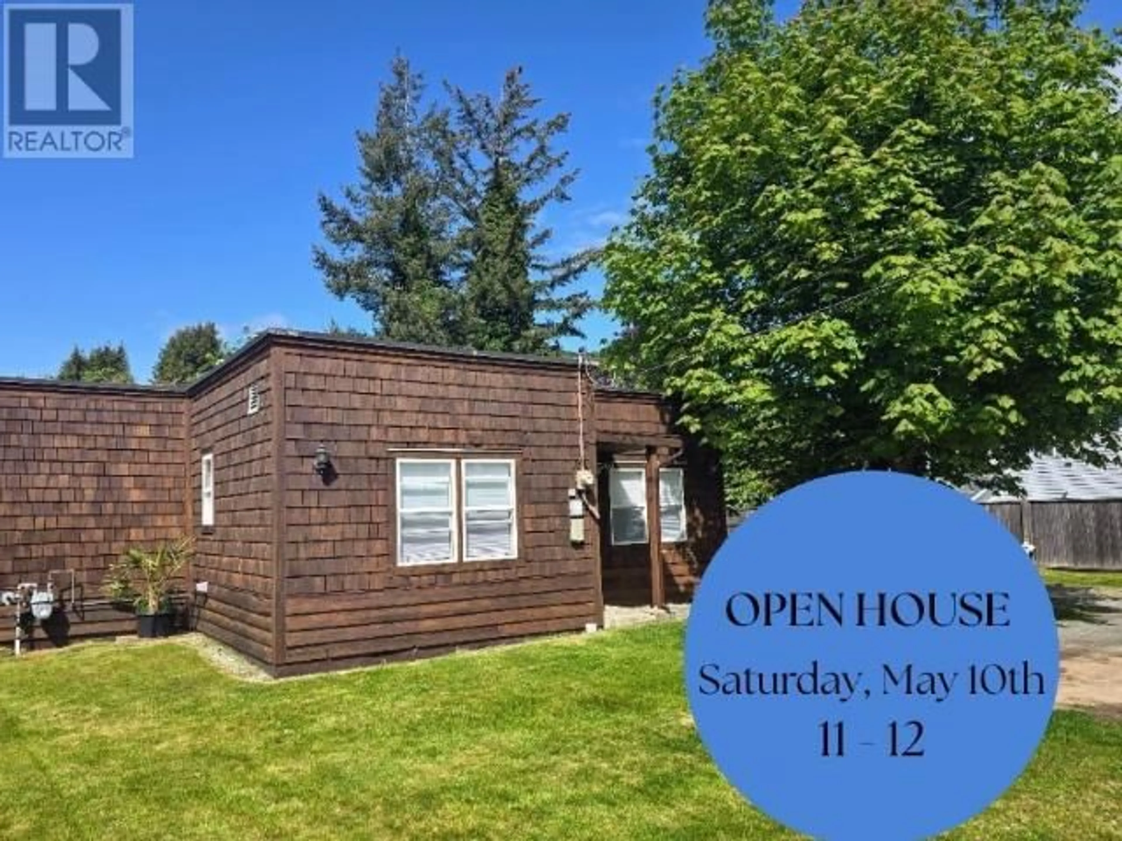 A pic from outside/outdoor area/front of a property/back of a property/a pic from drone, street for 4589 JOYCE AVE, Powell River British Columbia V8A3B2
