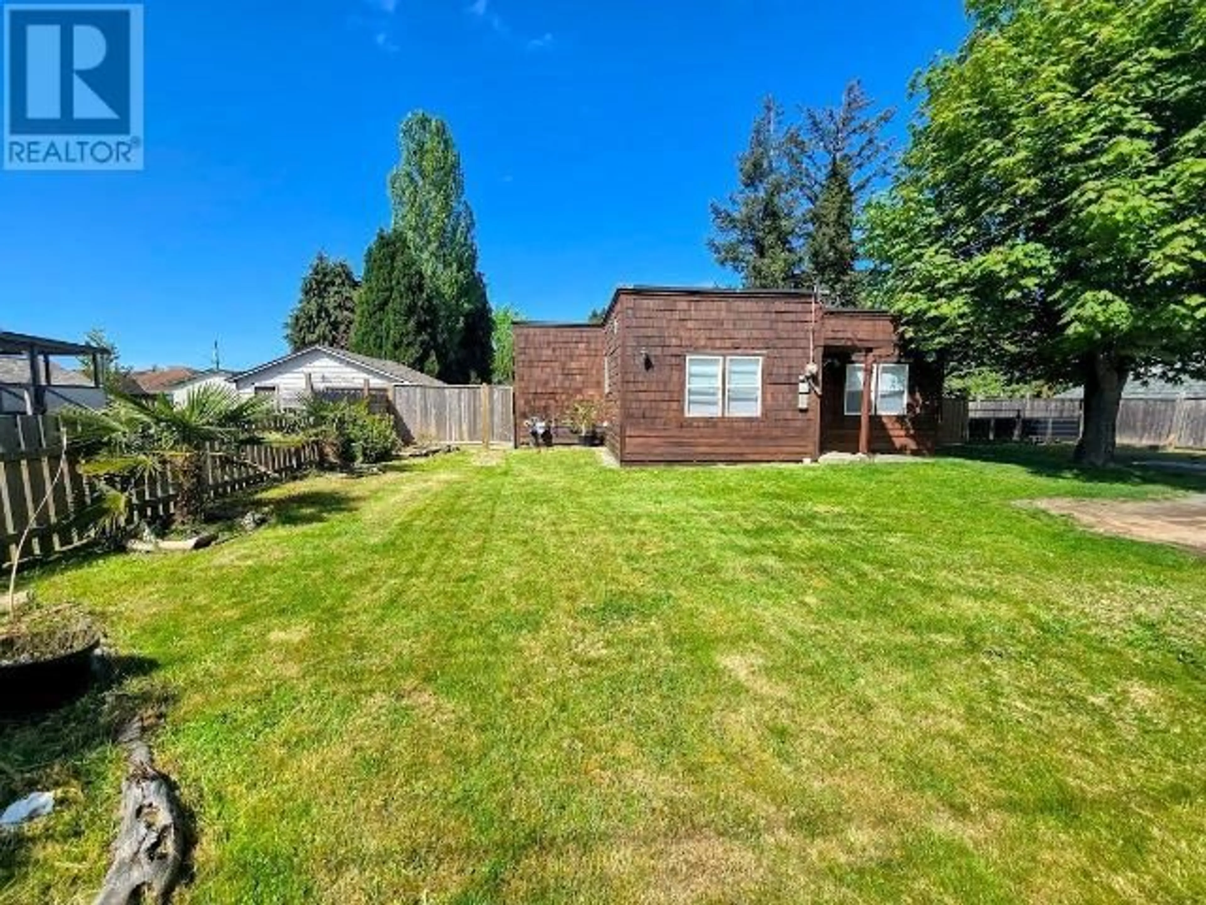 A pic from outside/outdoor area/front of a property/back of a property/a pic from drone, mountain view for 4589 JOYCE AVE, Powell River British Columbia V8A3B2