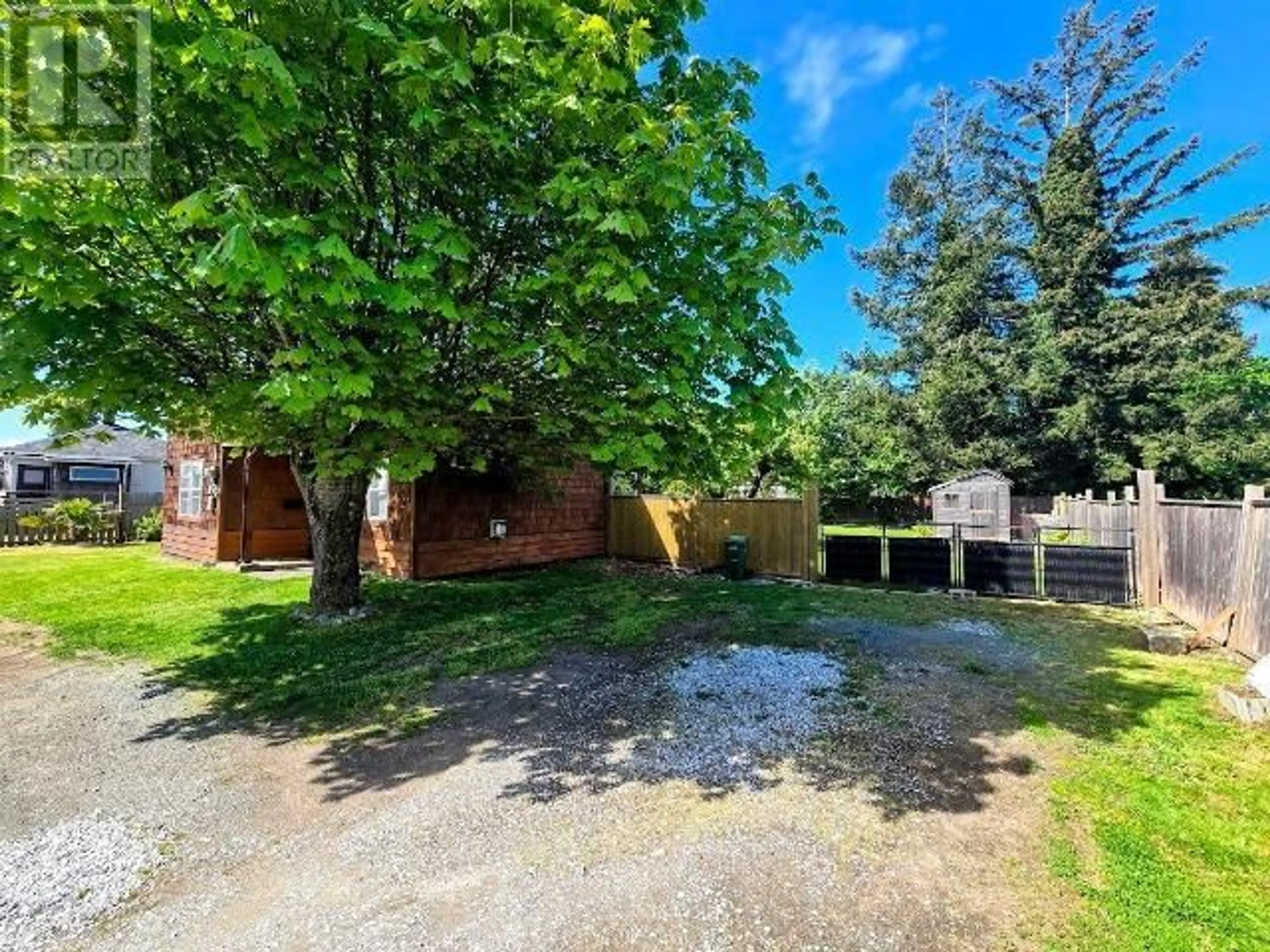 A pic from outside/outdoor area/front of a property/back of a property/a pic from drone, street for 4589 JOYCE AVE, Powell River British Columbia V8A3B2