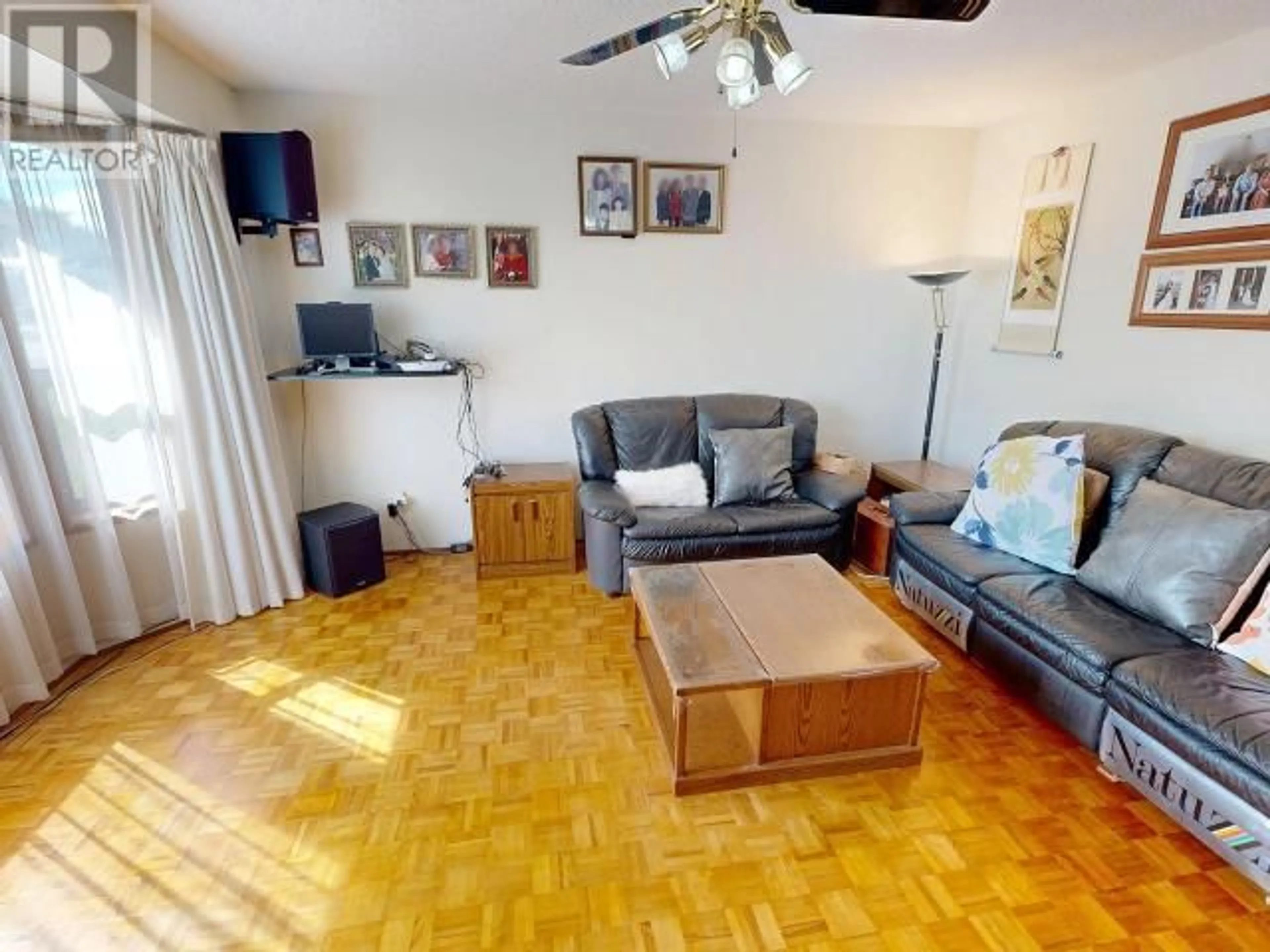 Living room with furniture, unknown for 4781 REDONDA AVE, Powell River British Columbia