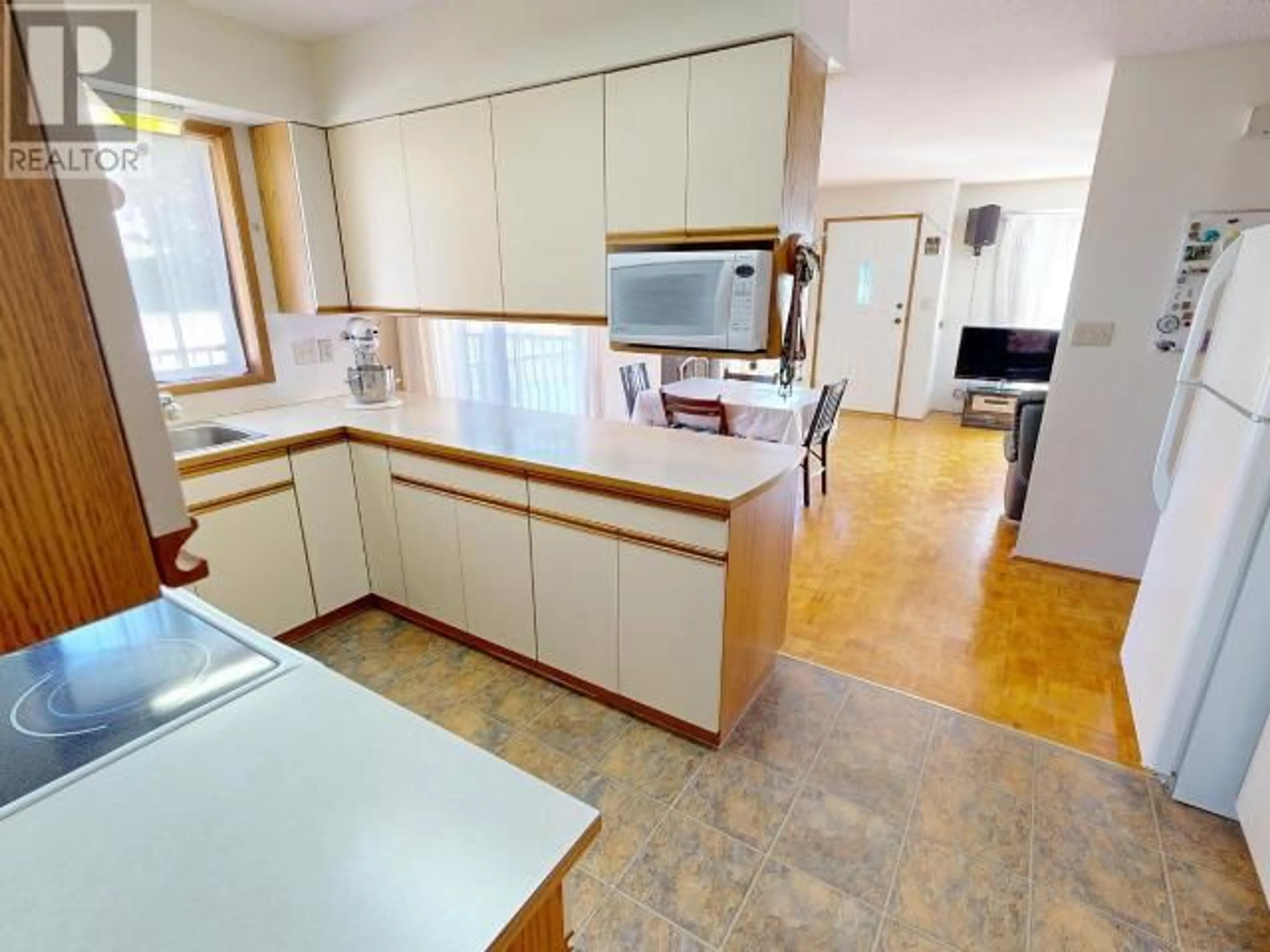 Standard kitchen, unknown for 4781 REDONDA AVE, Powell River British Columbia