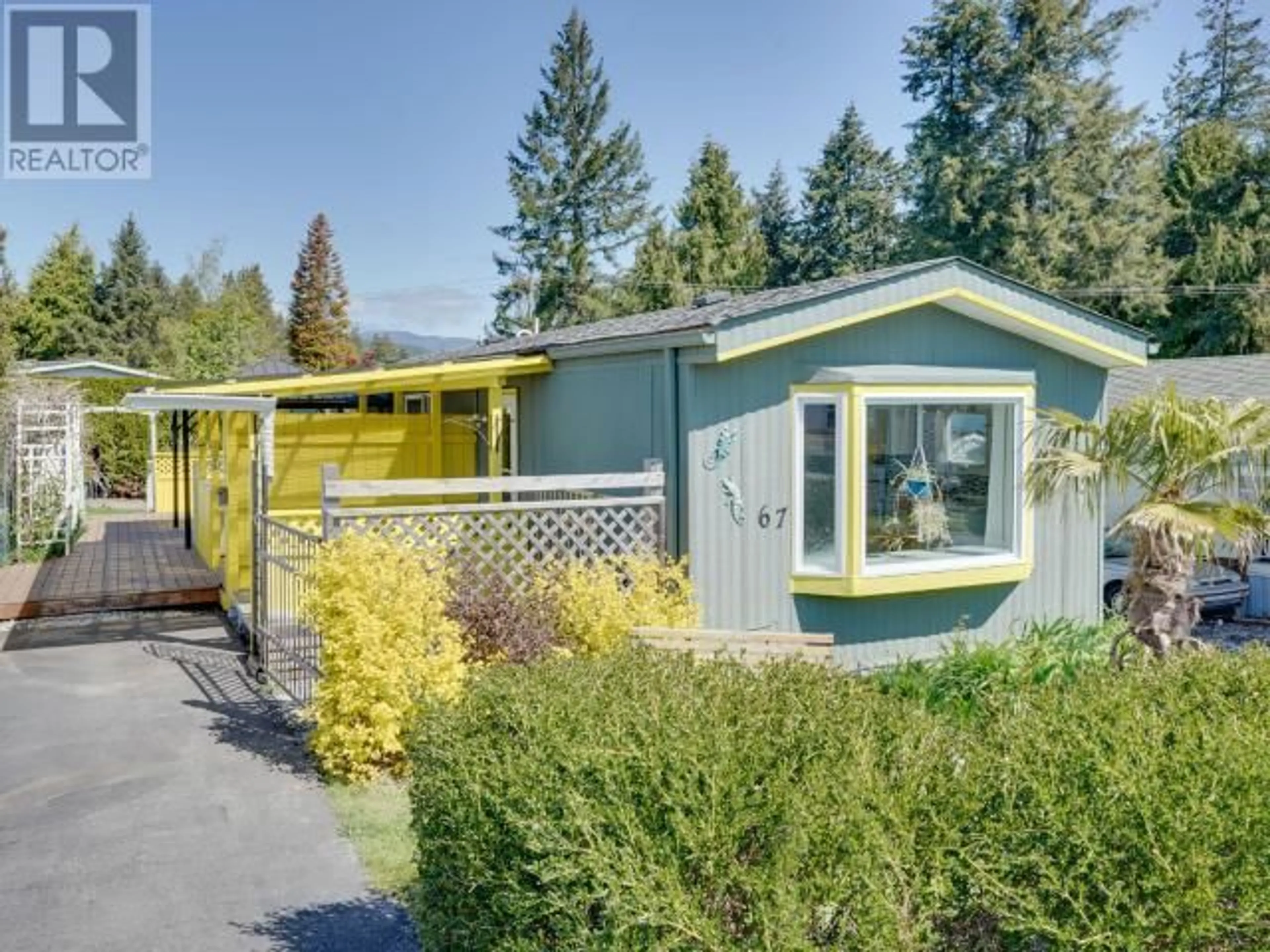 Home with vinyl exterior material, street for 67 - 7624 DUNCAN STREET, Powell River British Columbia