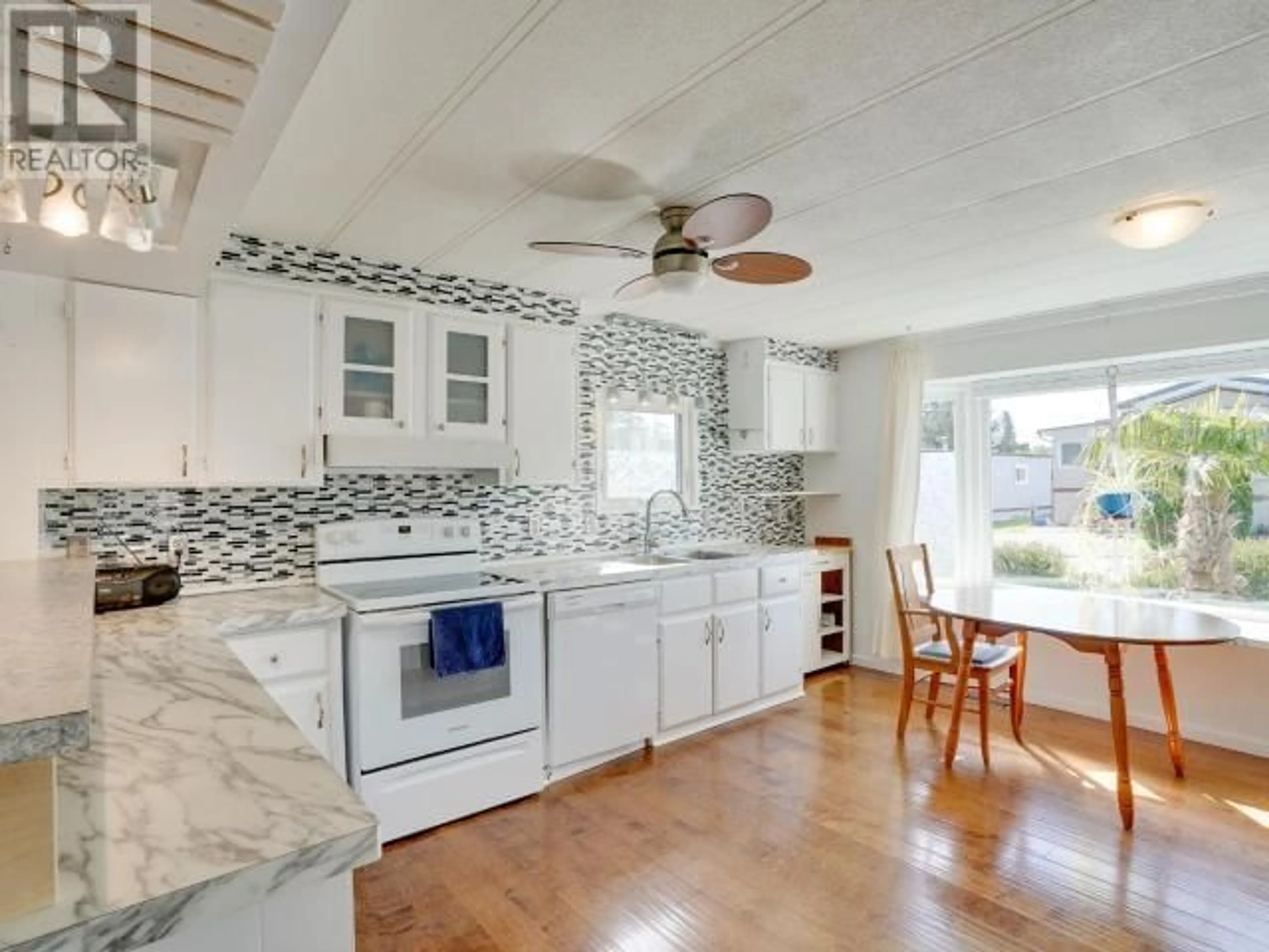 Open concept kitchen, ceramic/tile floor for 67 - 7624 DUNCAN STREET, Powell River British Columbia