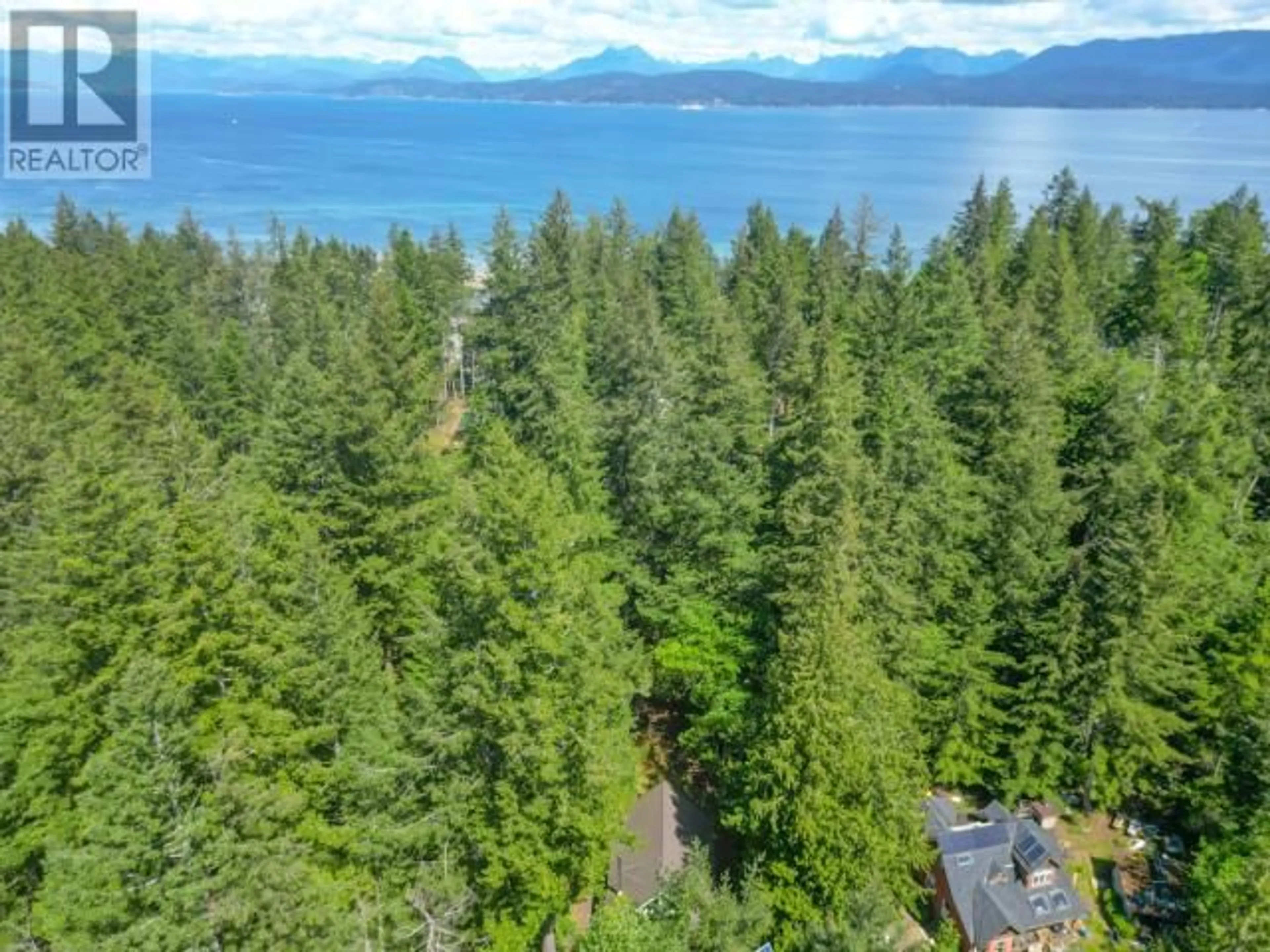 A pic from outside/outdoor area/front of a property/back of a property/a pic from drone, water/lake/river/ocean view for 1259 VANCOUVER BLVD, Savary Island British Columbia