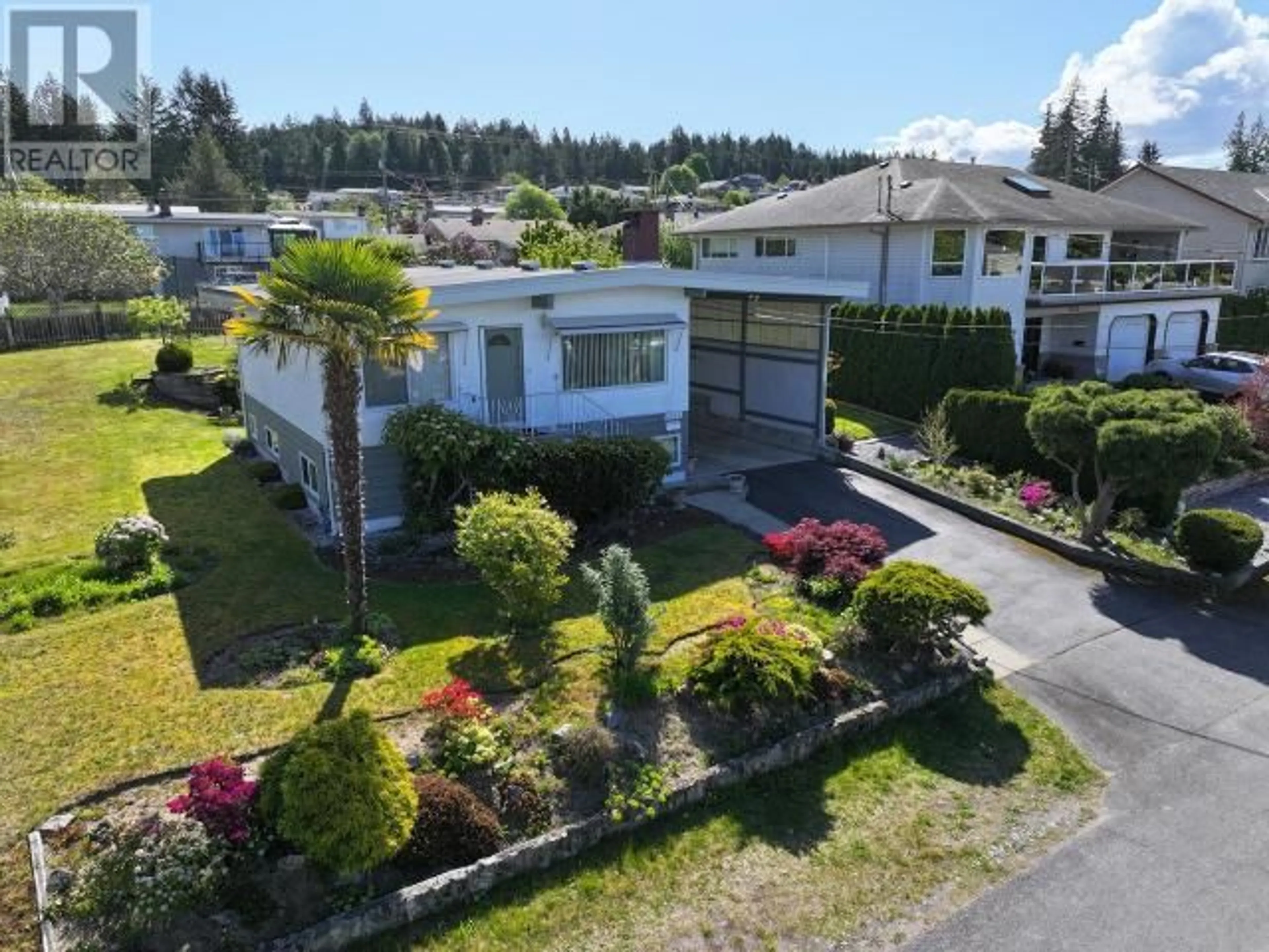 A pic from outside/outdoor area/front of a property/back of a property/a pic from drone, mountain view for 3616 MANITOBA AVE, Powell River British Columbia