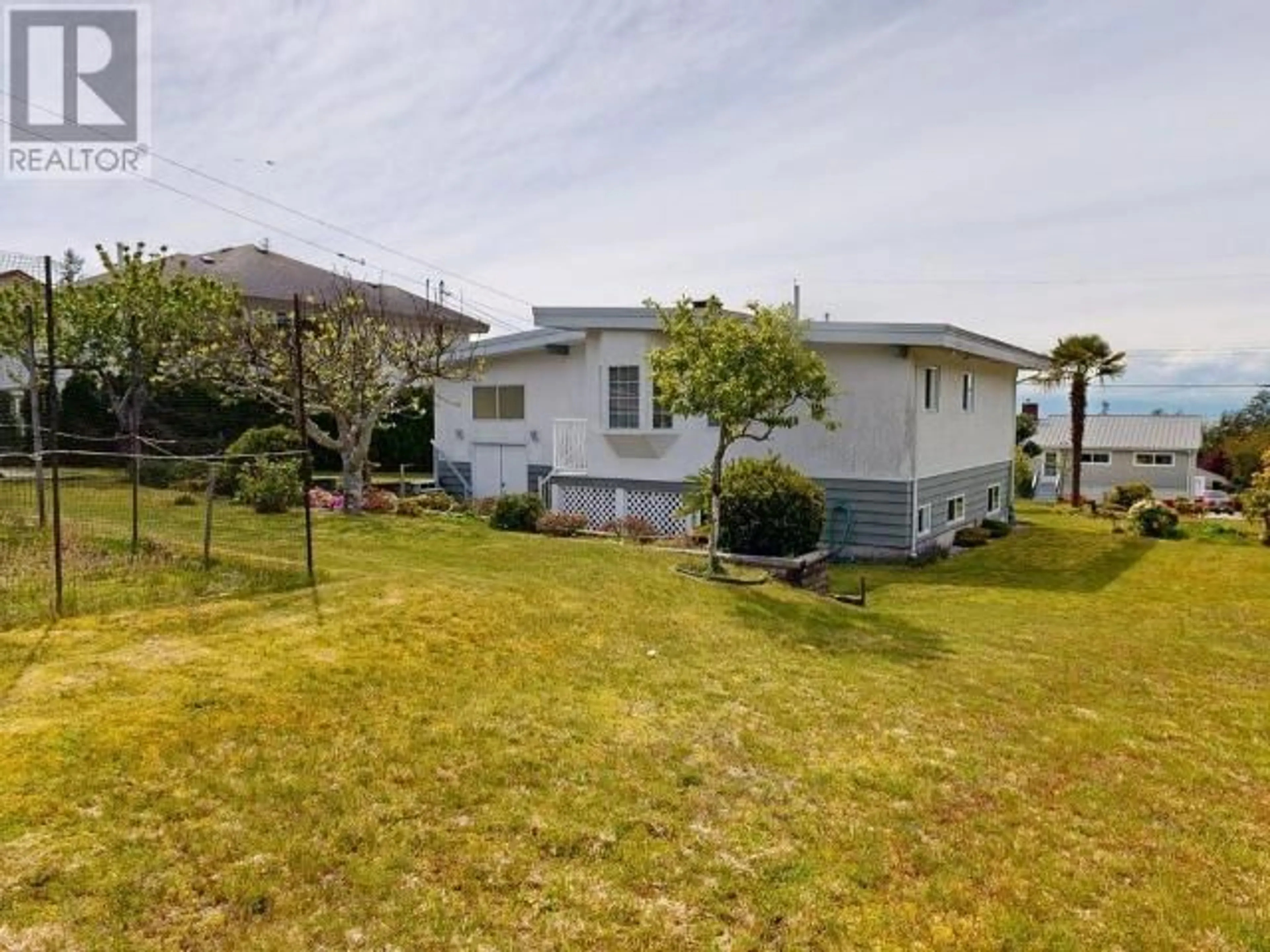 A pic from outside/outdoor area/front of a property/back of a property/a pic from drone, water/lake/river/ocean view for 3616 MANITOBA AVE, Powell River British Columbia