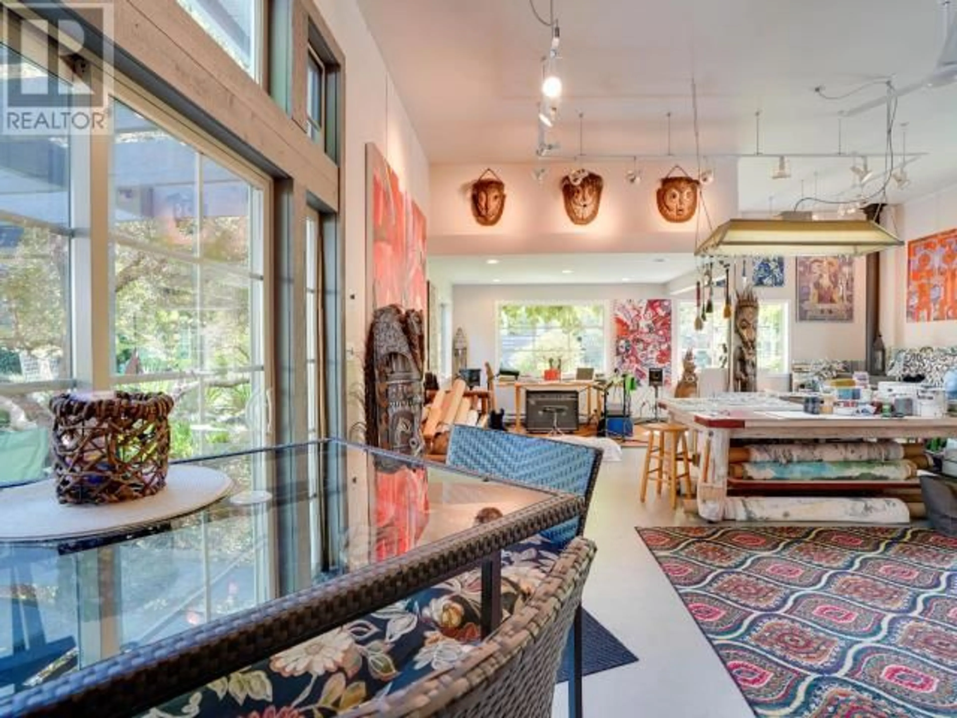 Indoor foyer for 2241 ROBERTS ROAD, Powell River British Columbia V8A0M5