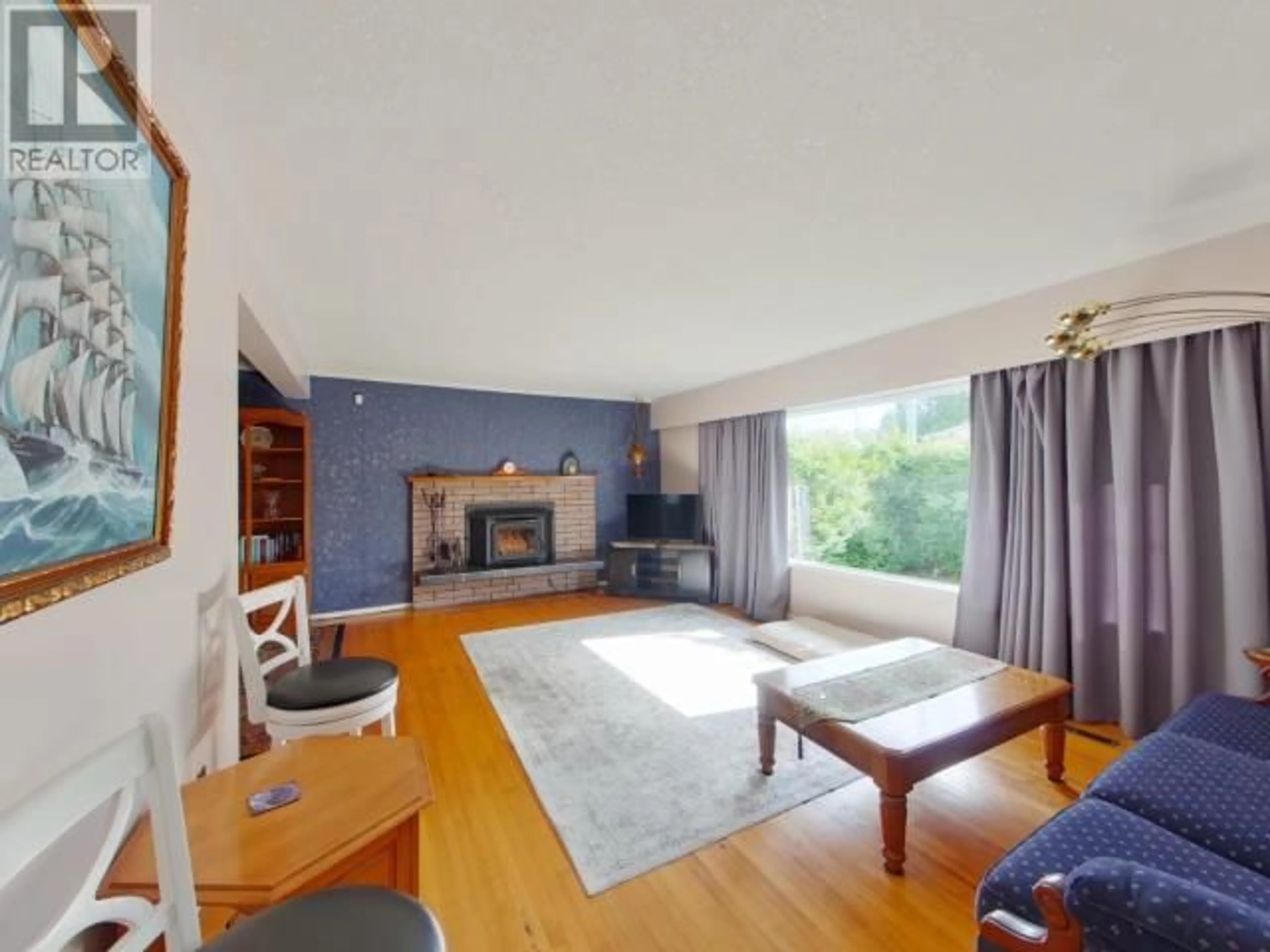 Living room with furniture, unknown for 3939 JOYCE AVE, Powell River British Columbia V8A2Z2