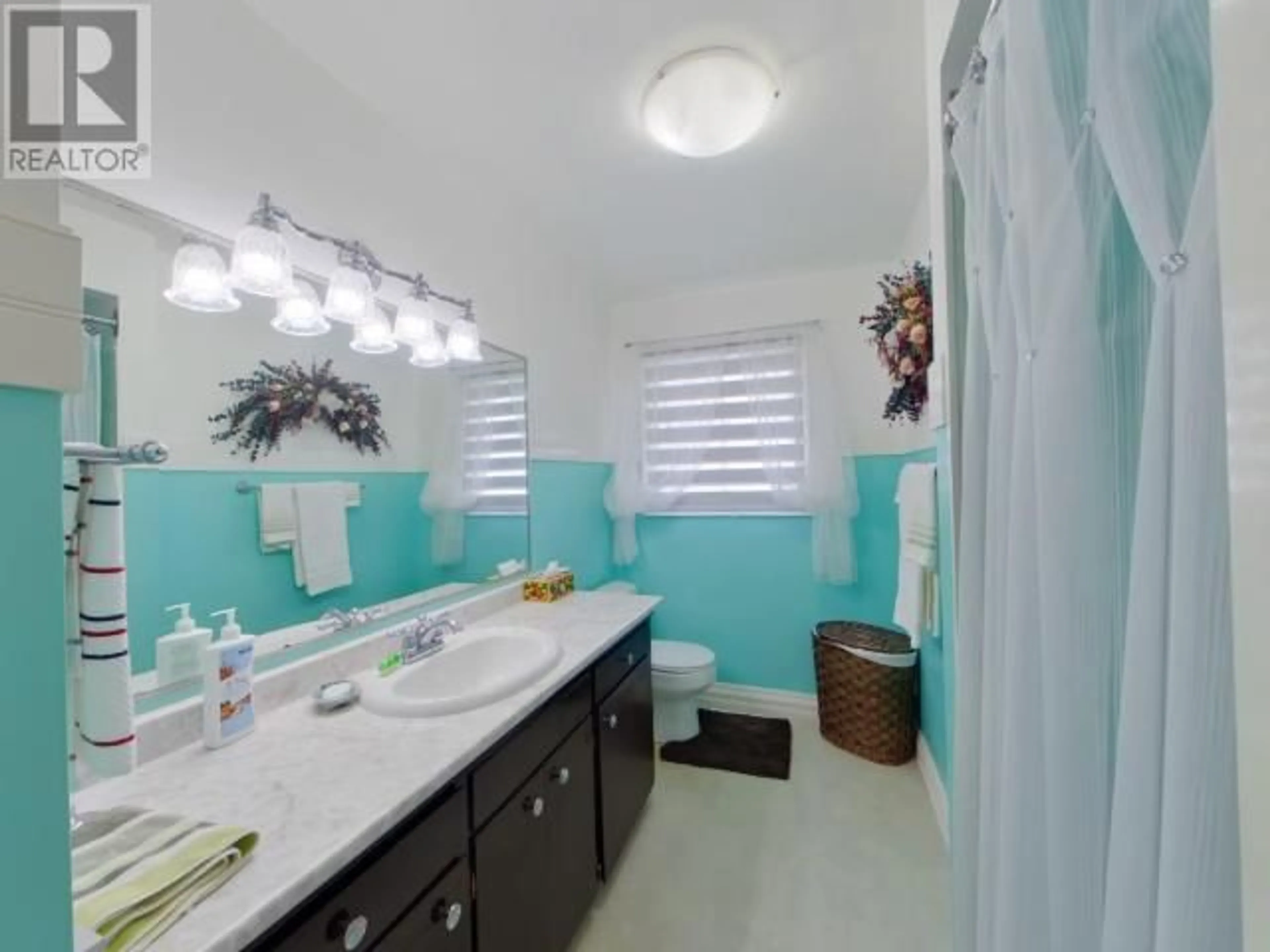Contemporary bathroom, ceramic/tile floor for 3939 JOYCE AVE, Powell River British Columbia V8A2Z2