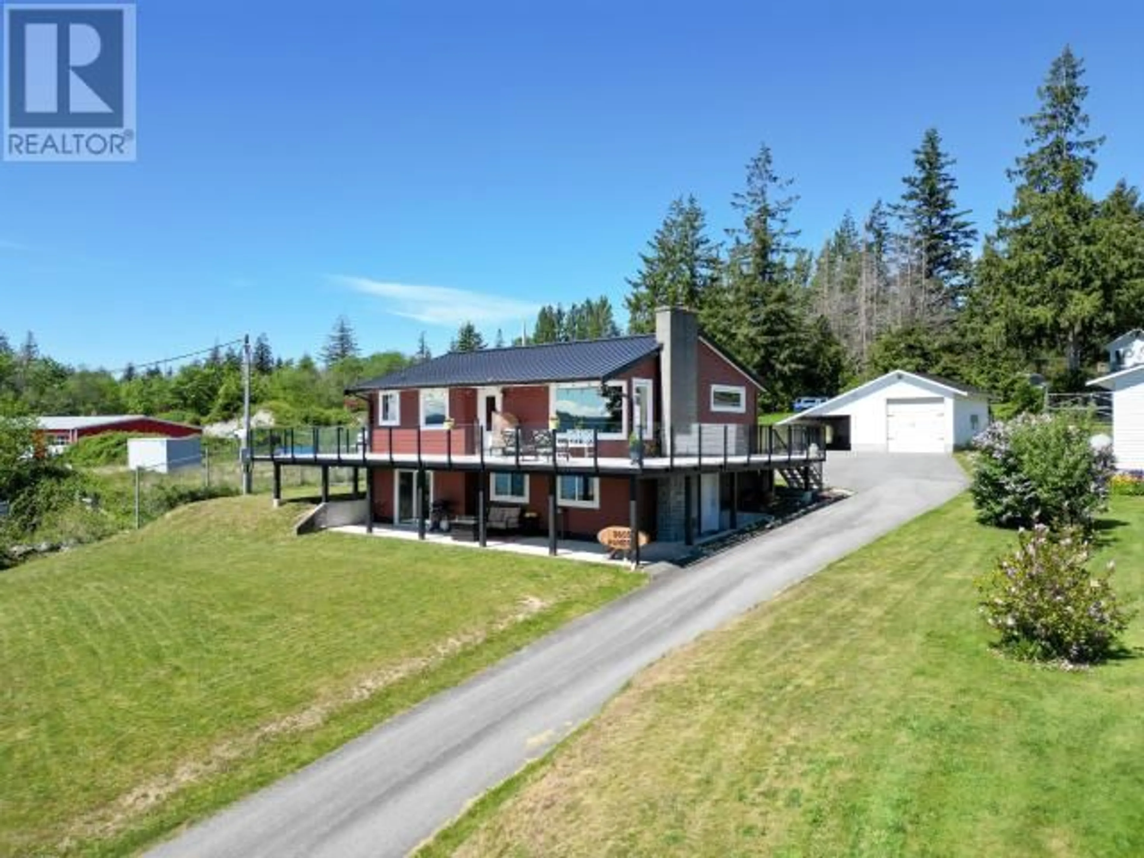 A pic from outside/outdoor area/front of a property/back of a property/a pic from drone, unknown for 9600 RANDOM ROAD, Powell River British Columbia V8A0J4
