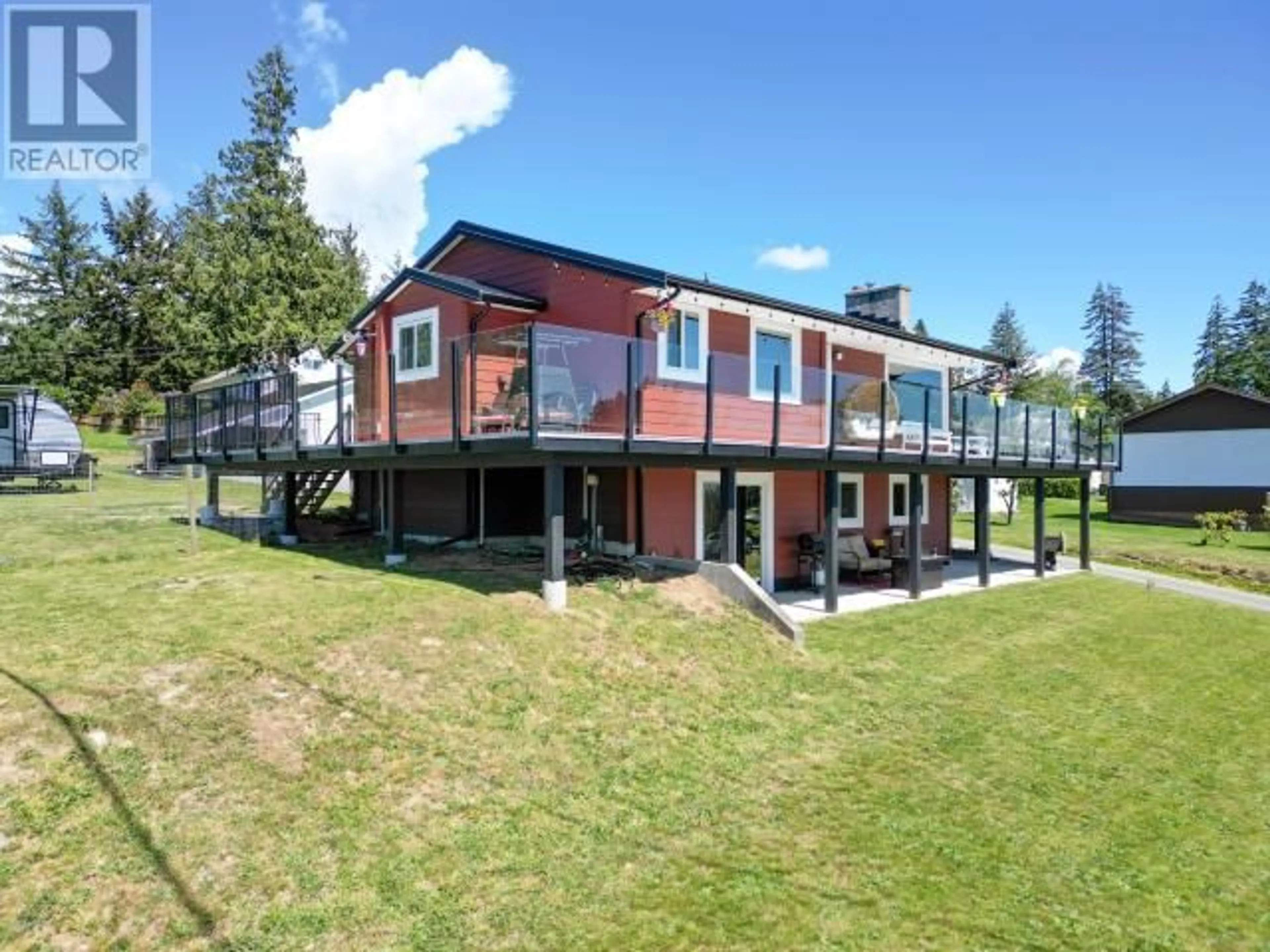 A pic from outside/outdoor area/front of a property/back of a property/a pic from drone, water/lake/river/ocean view for 9600 RANDOM ROAD, Powell River British Columbia V8A0J4