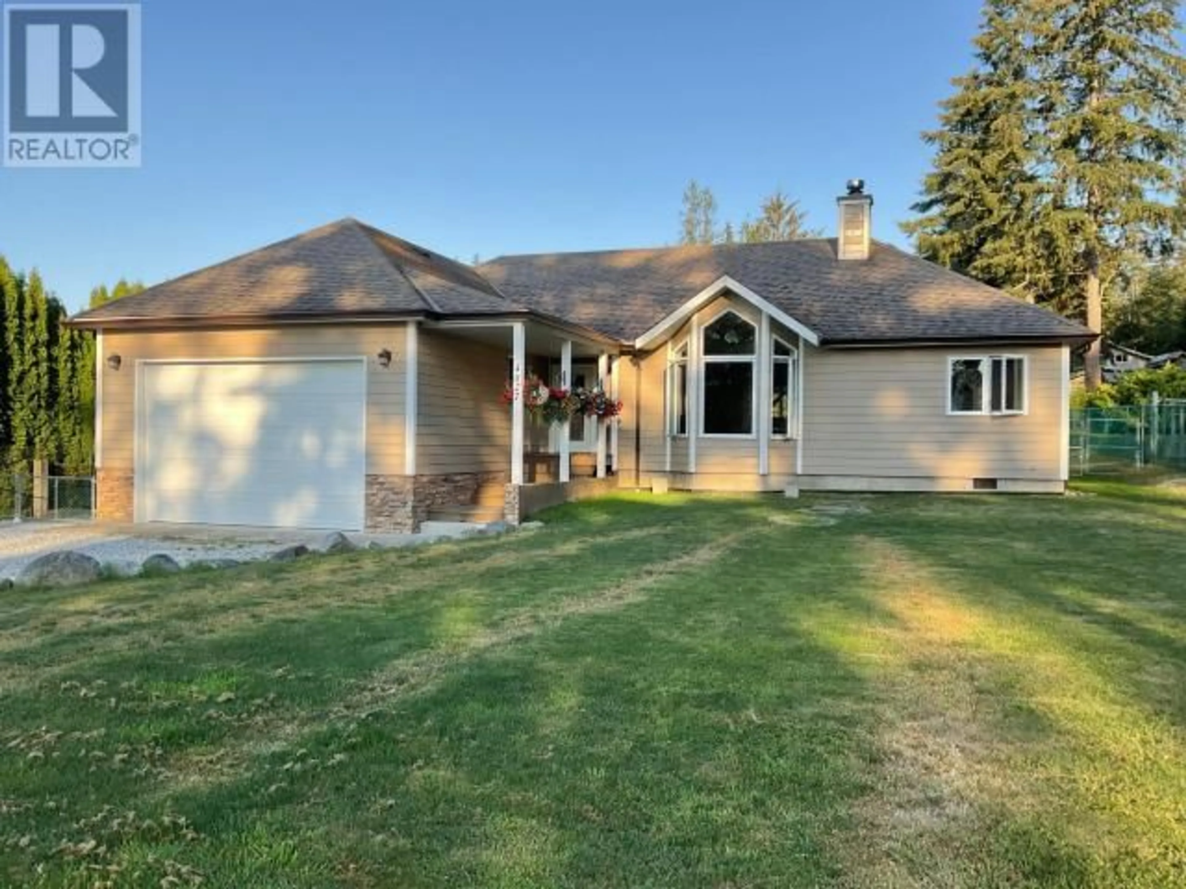 A pic from outside/outdoor area/front of a property/back of a property/a pic from drone, unknown for 4827 BALSAM STREET, Texada Island British Columbia V0N1W0
