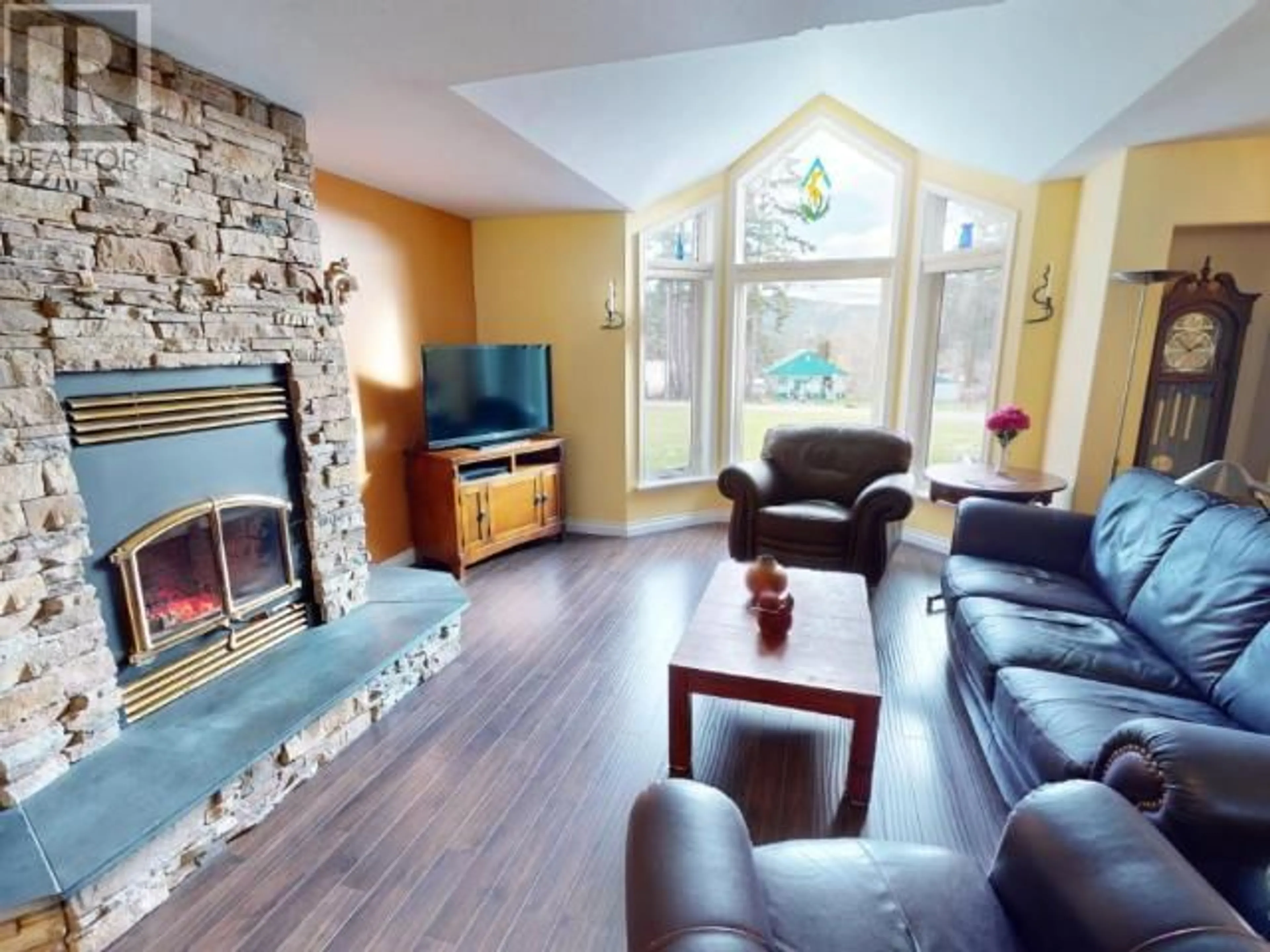 Living room with furniture, unknown for 4827 BALSAM STREET, Texada Island British Columbia V0N1W0