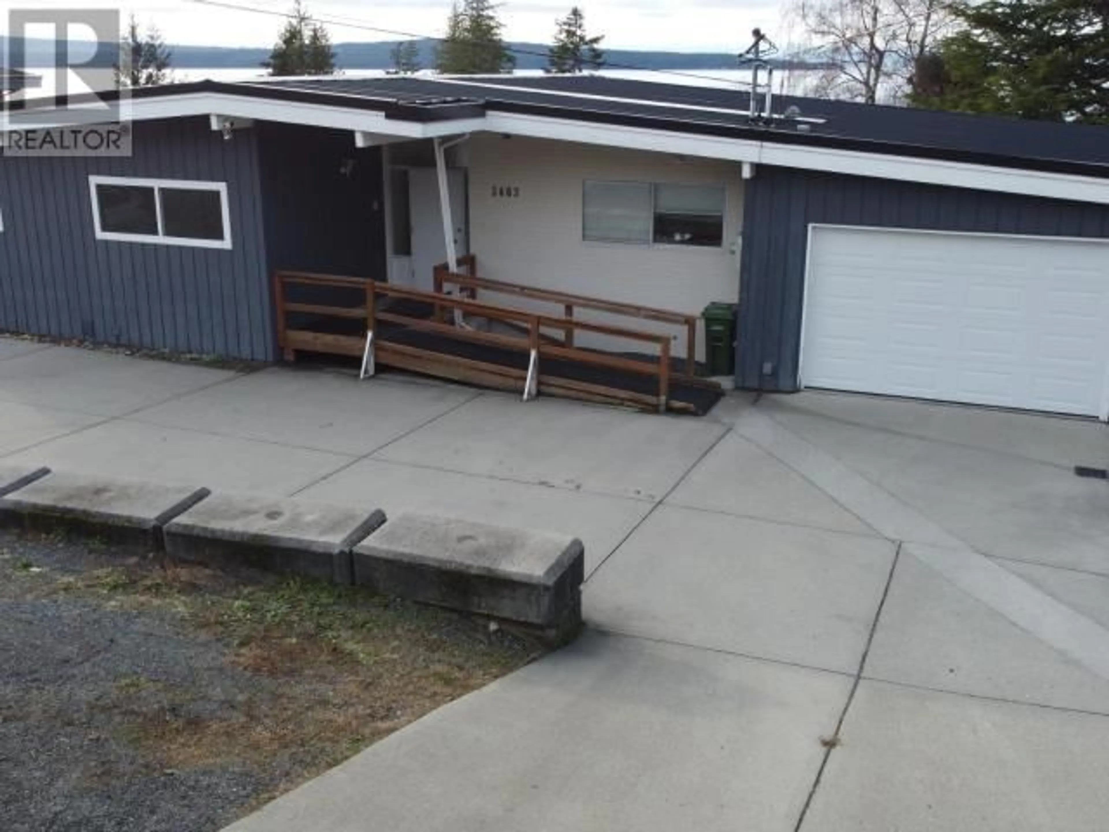 A pic from outside/outdoor area/front of a property/back of a property/a pic from drone, building for 3463 MARINE AVE, Powell River British Columbia