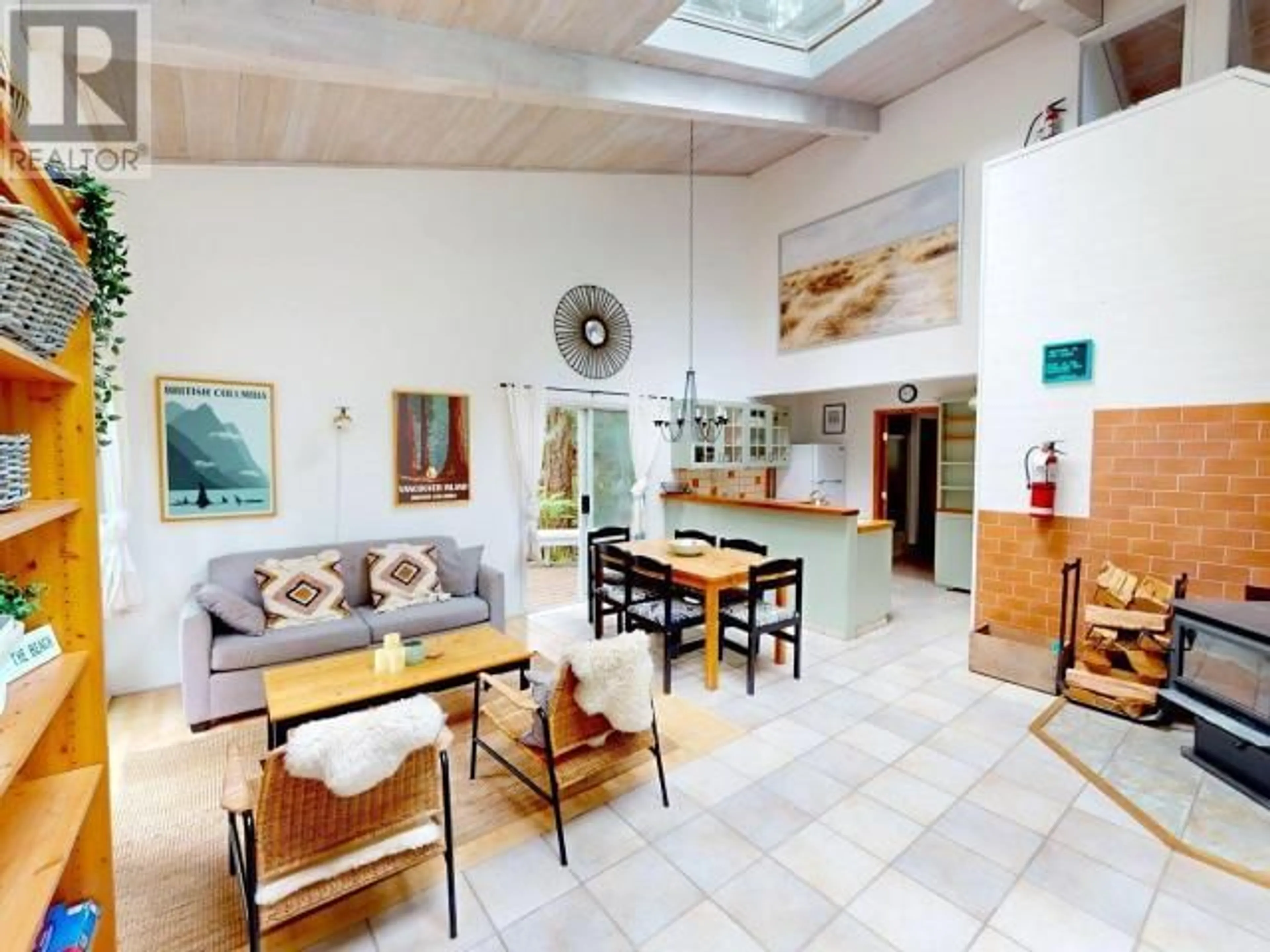 Lobby for 2742 VANCOUVER BLVD, Savary Island British Columbia