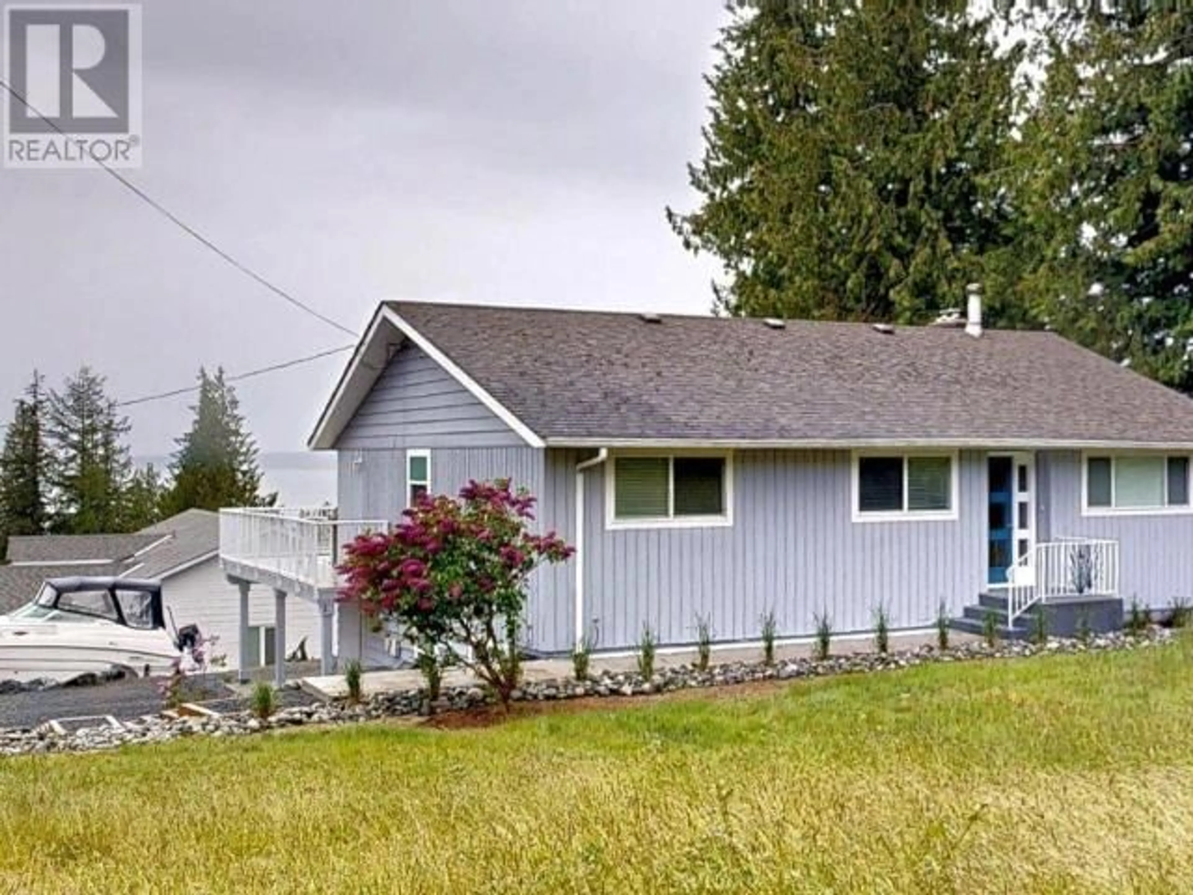 Home with vinyl exterior material, unknown for 7143 JORDAN STREET, Powell River British Columbia