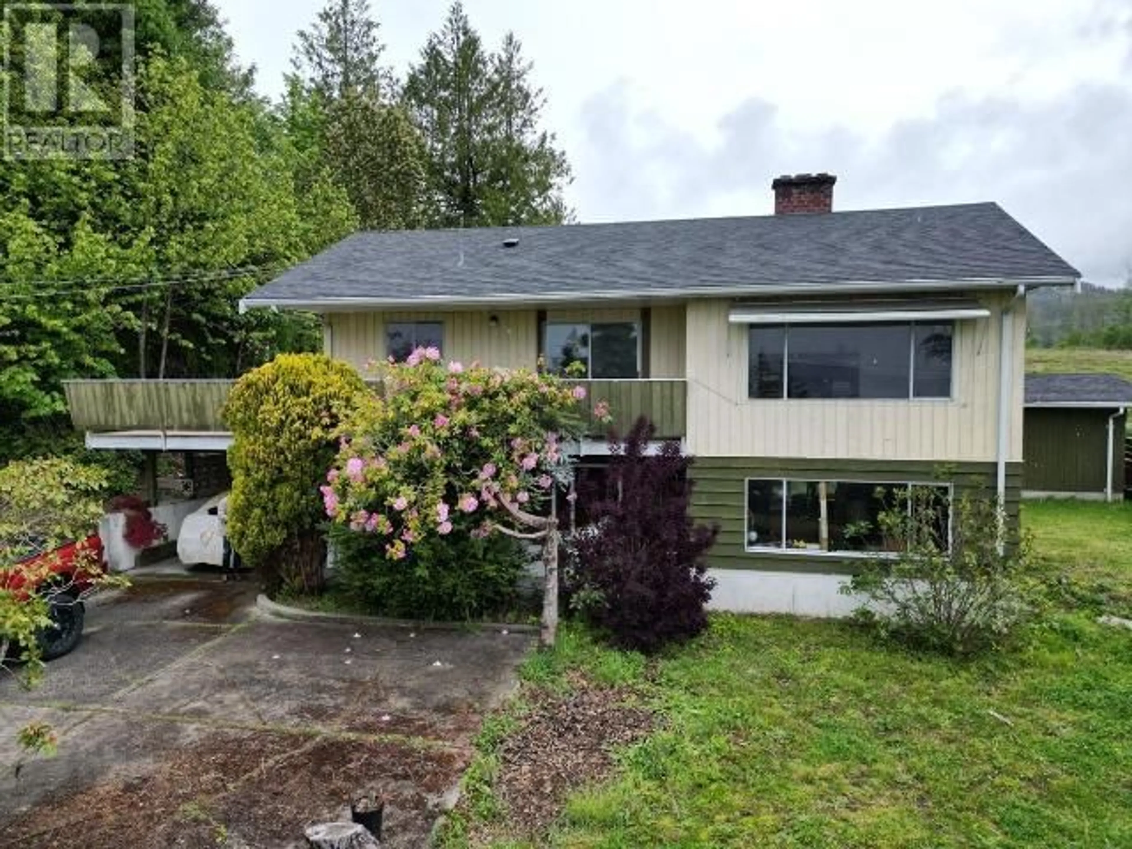 A pic from outside/outdoor area/front of a property/back of a property/a pic from drone, street for 8140 CENTENNIAL DRIVE, Powell River British Columbia