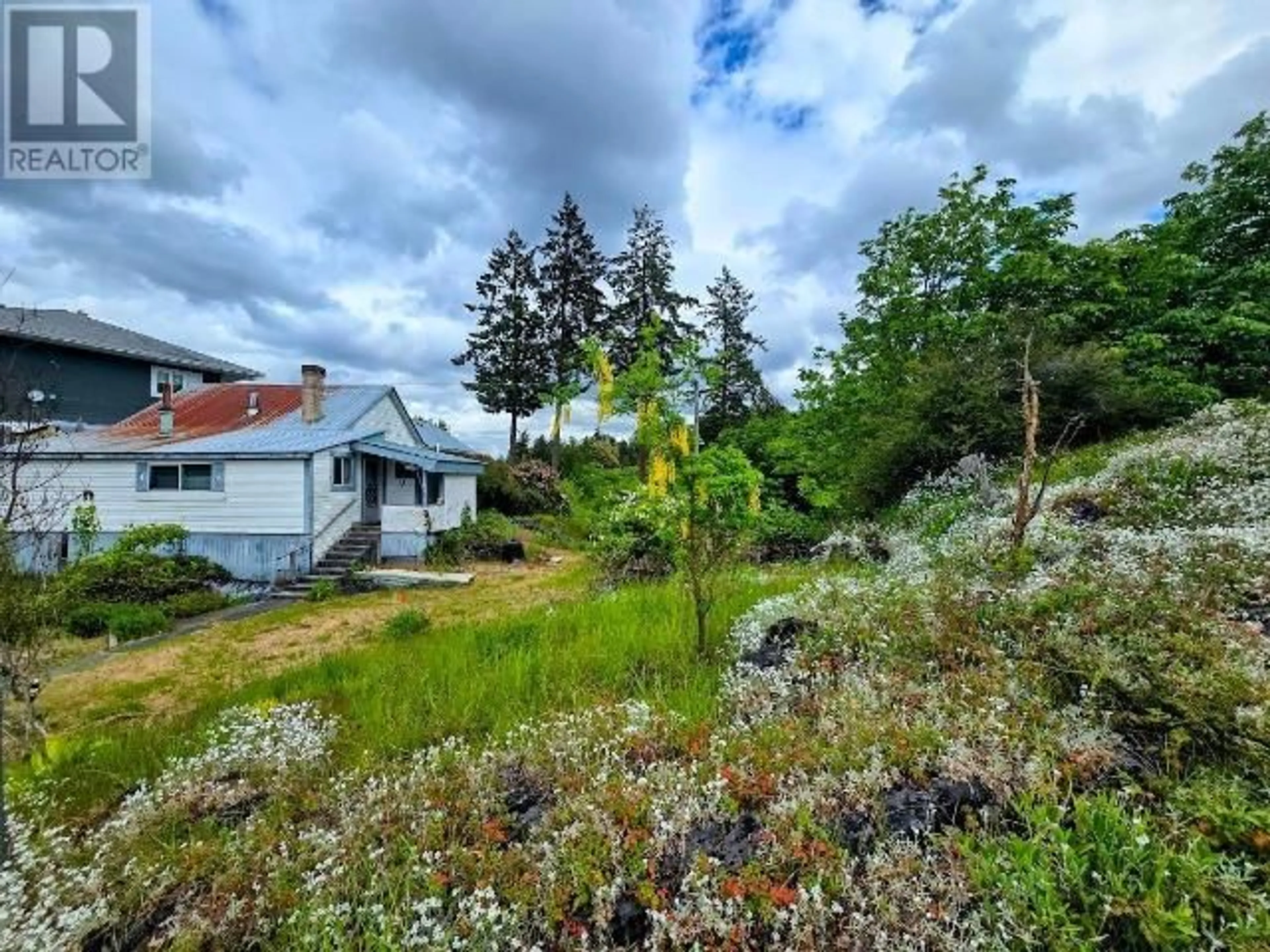 A pic from outside/outdoor area/front of a property/back of a property/a pic from drone, unknown for 5180 PARA STREET, Texada Island British Columbia