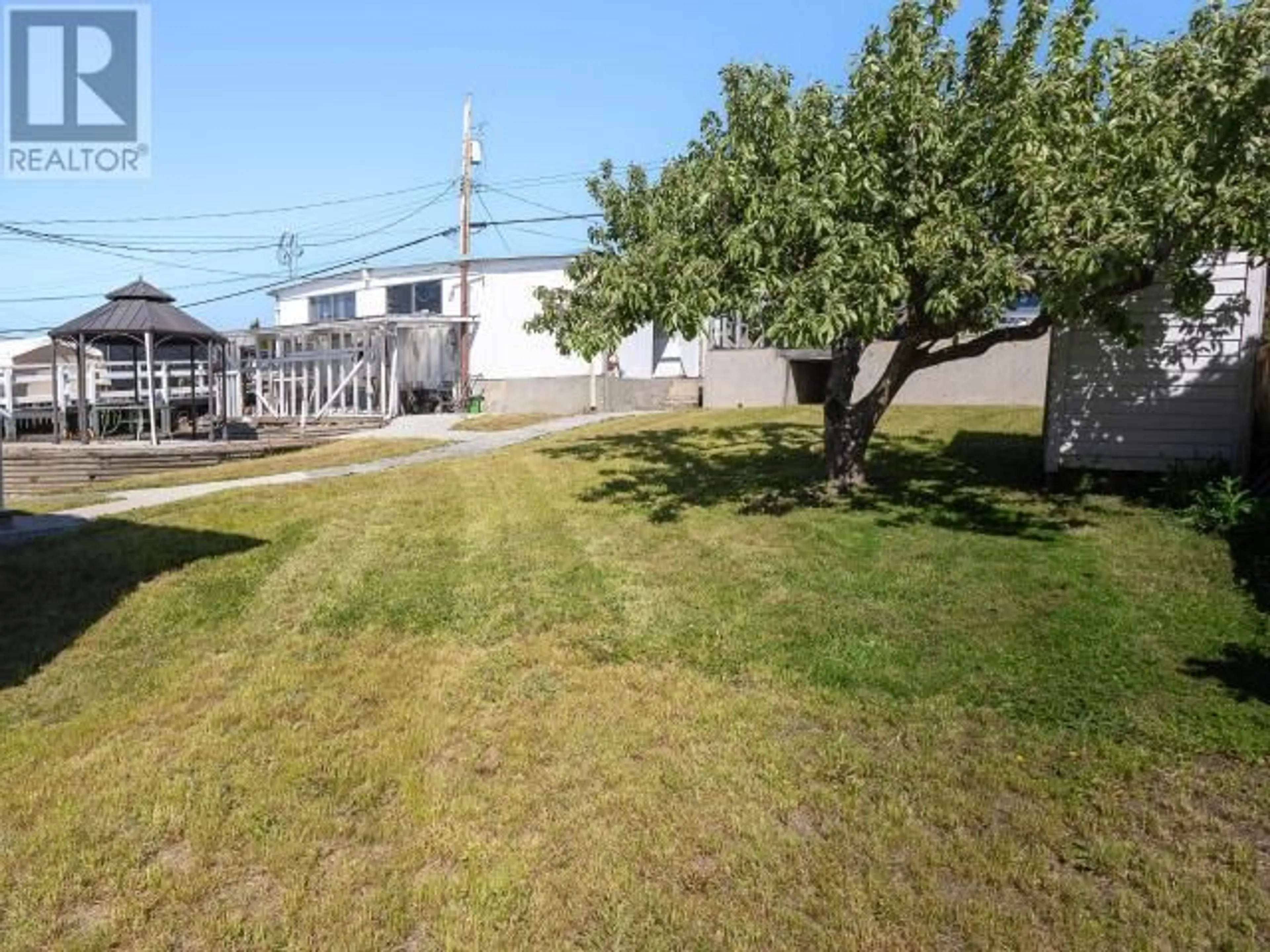 Patio, street for 3966 GORDON AVE, Powell River British Columbia V8A2T7