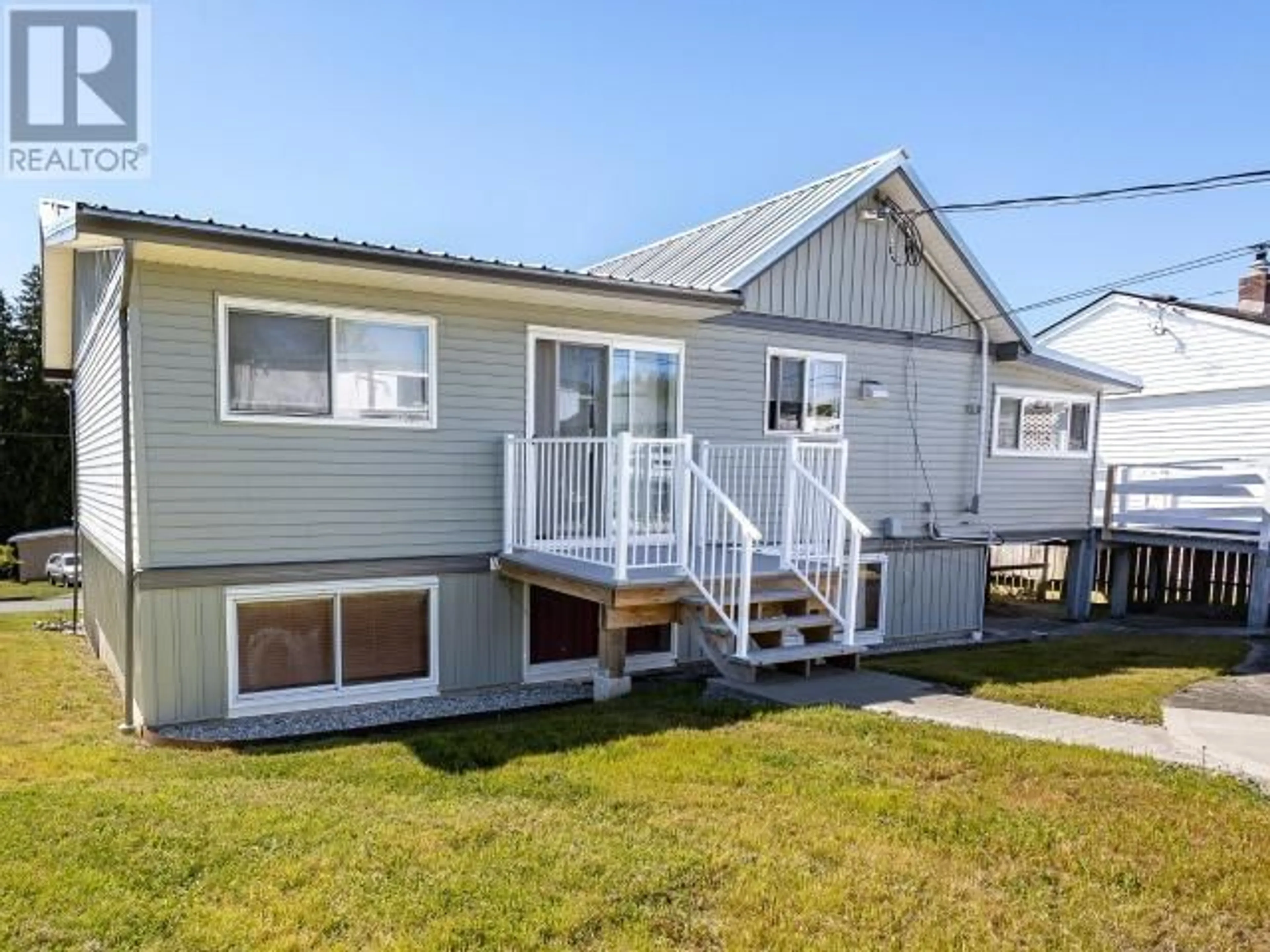 Home with vinyl exterior material, unknown for 3966 GORDON AVE, Powell River British Columbia V8A2T7
