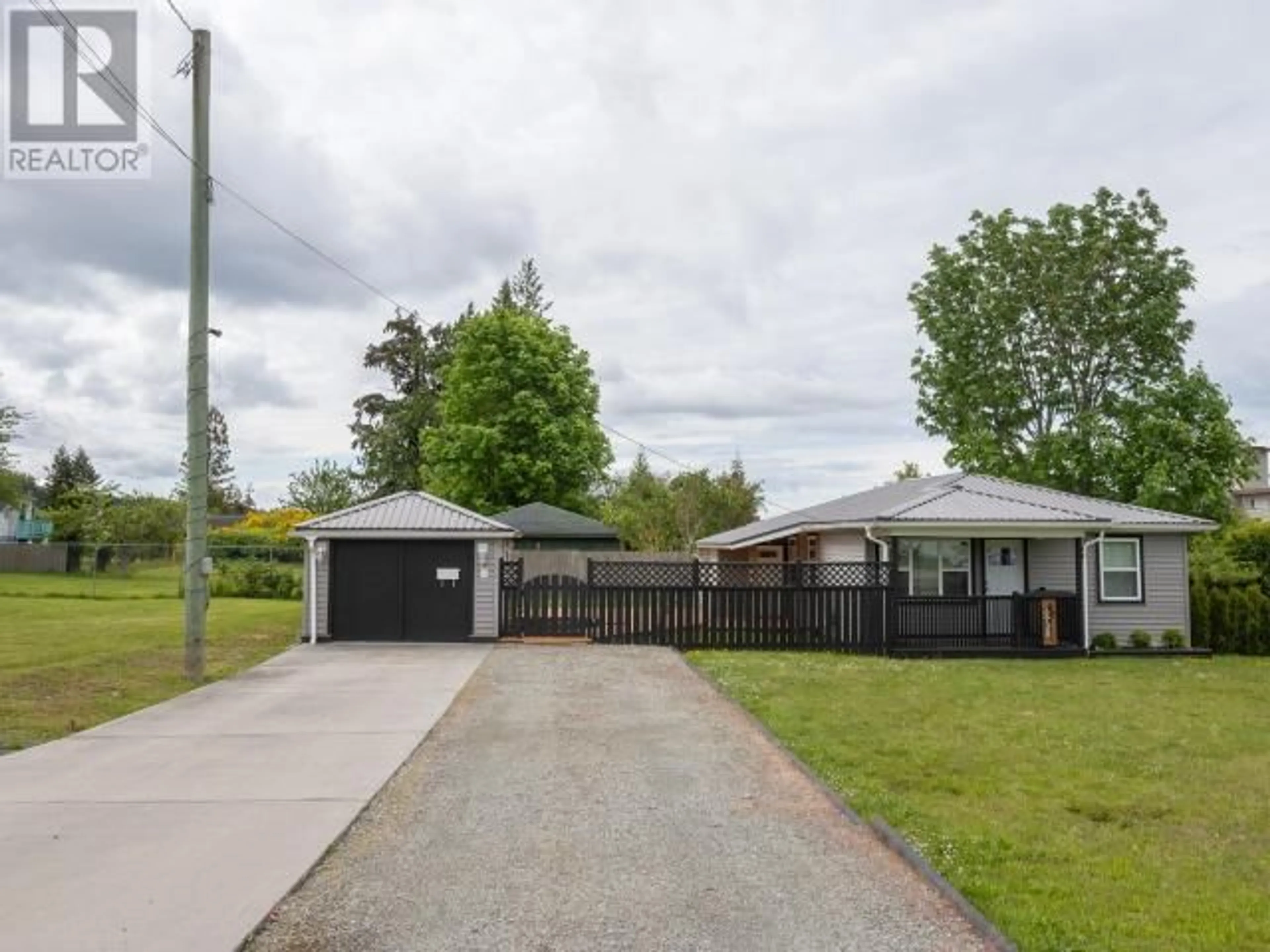 A pic from outside/outdoor area/front of a property/back of a property/a pic from drone, street for 6938 COURTENAY STREET, Powell River British Columbia V8A1X7