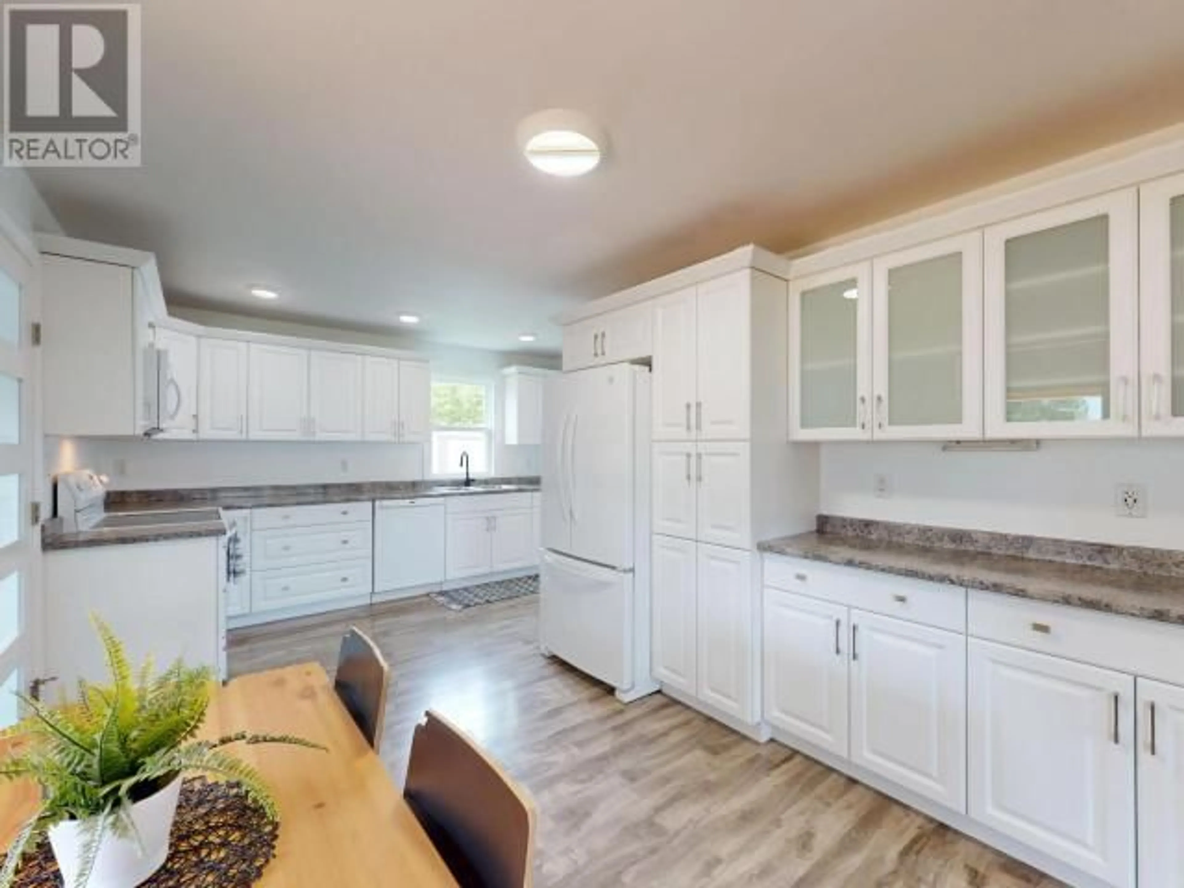 Open concept kitchen, unknown for 6938 COURTENAY STREET, Powell River British Columbia V8A1X7