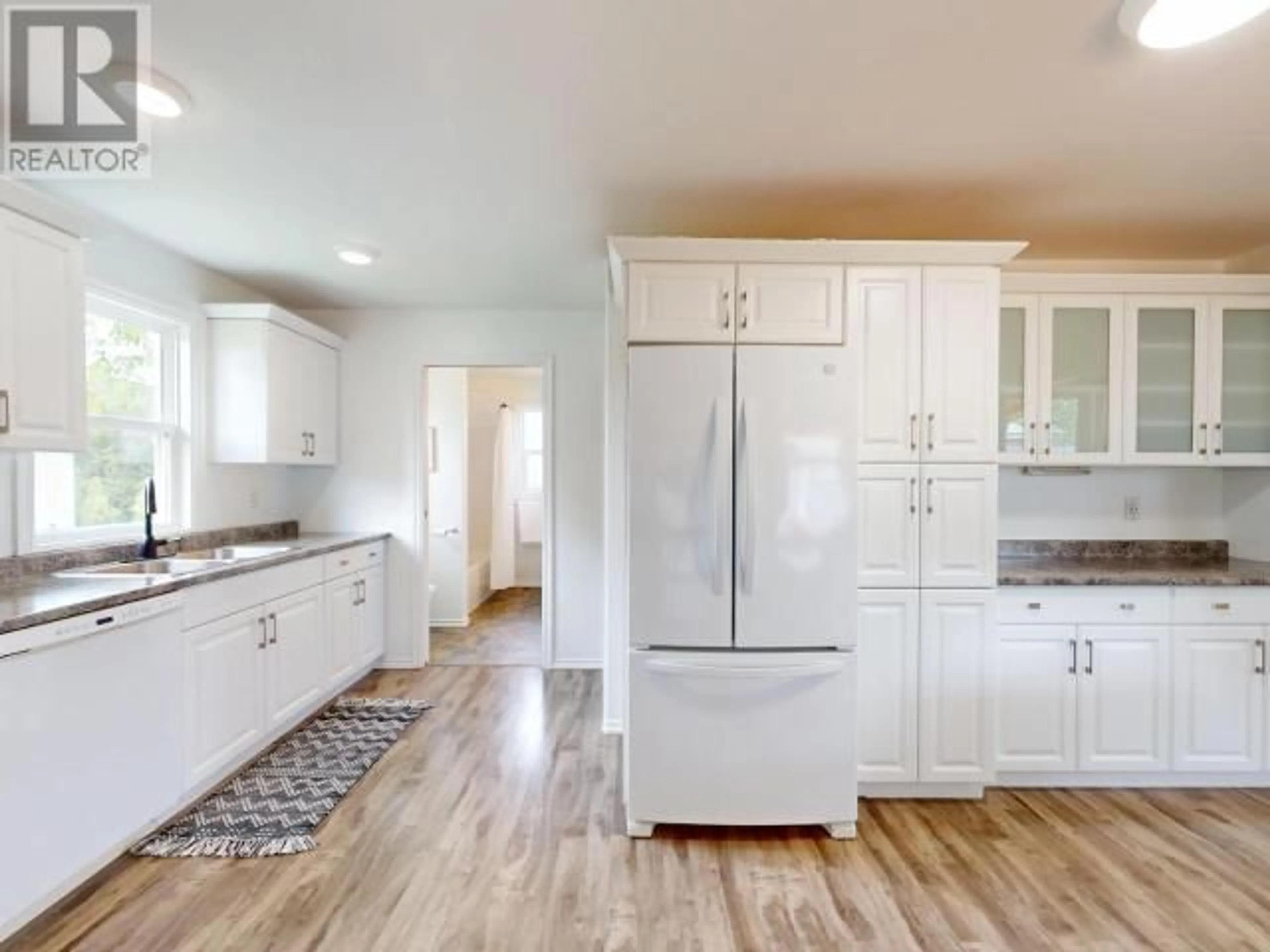 Open concept kitchen, unknown for 6938 COURTENAY STREET, Powell River British Columbia V8A1X7