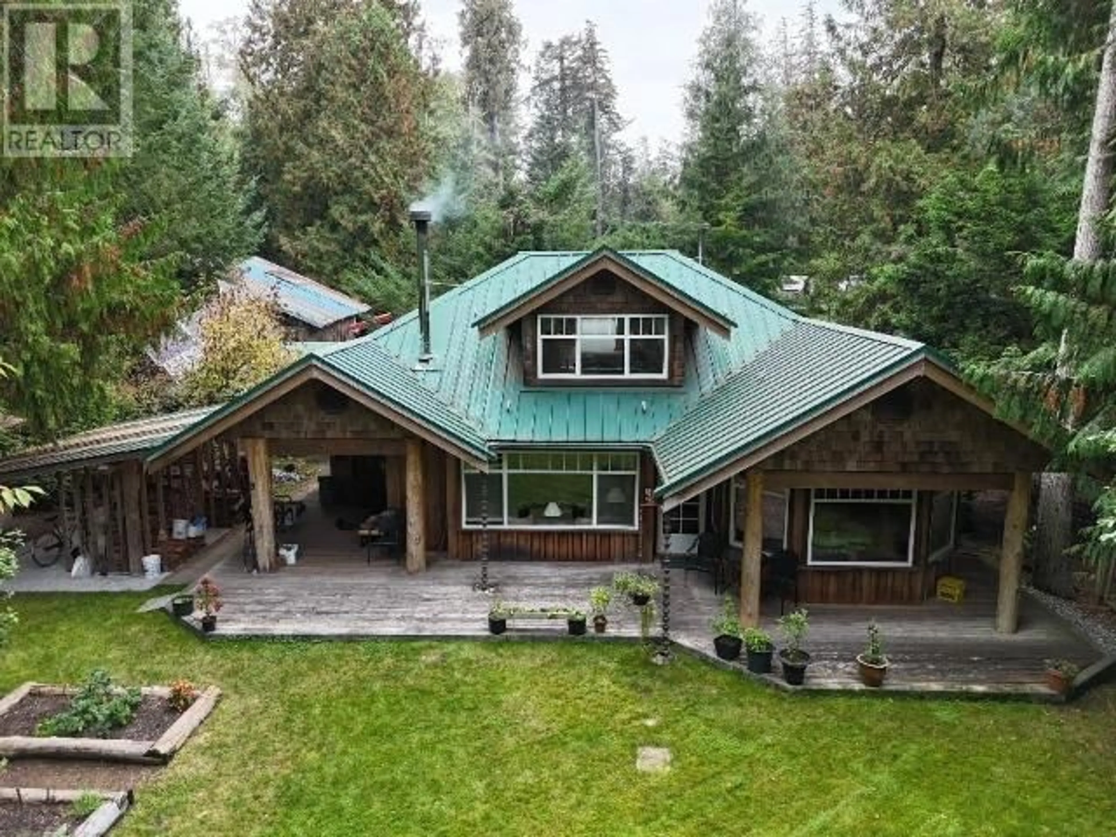 A pic from outside/outdoor area/front of a property/back of a property/a pic from drone, mountain view for 2777 CEDAR WAY, Savary Island British Columbia V0N2G0