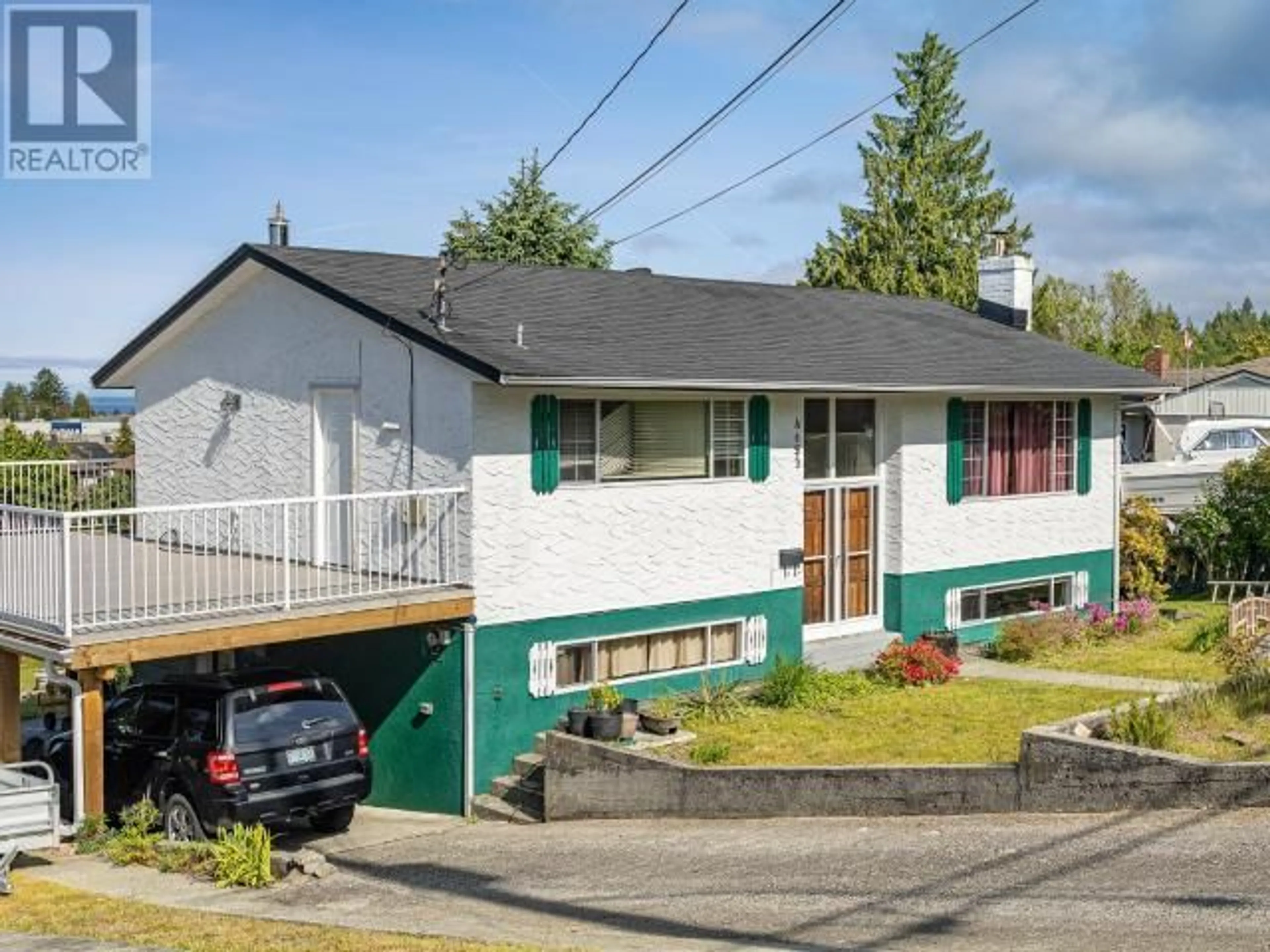 Home with vinyl exterior material, street for 4683 FERNWOOD AVE, Powell River British Columbia V8A3L7