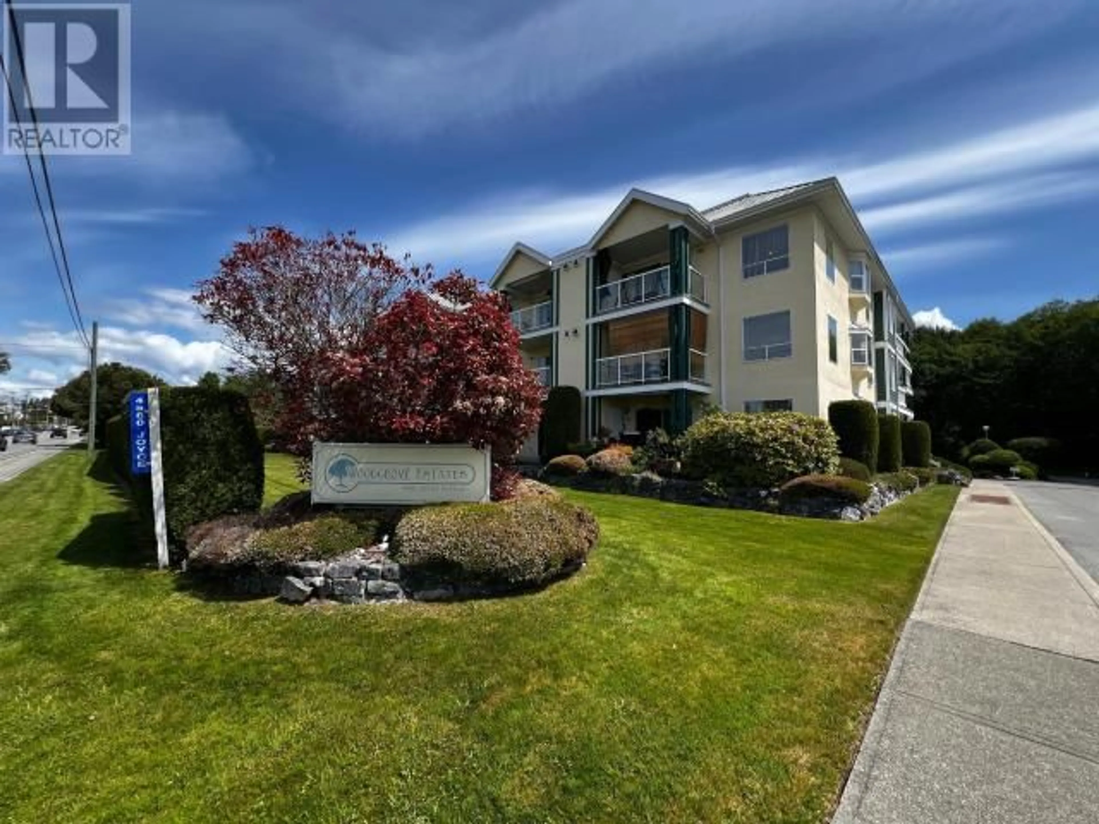 A pic from outside/outdoor area/front of a property/back of a property/a pic from drone, water/lake/river/ocean view for 204 - 4580 JOYCE AVE, Powell River British Columbia V8A3A9