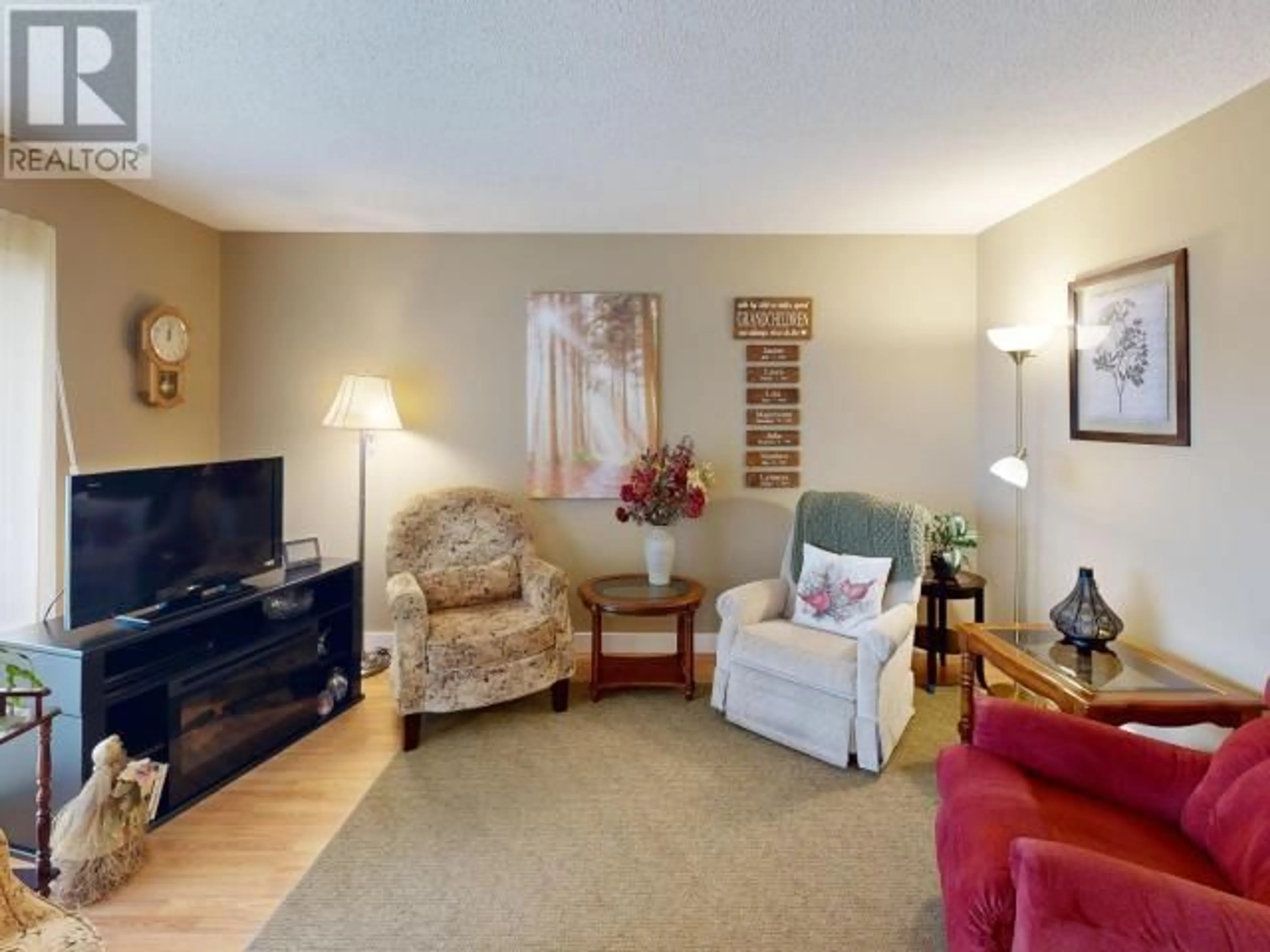 Living room with furniture, unknown for 204 - 4580 JOYCE AVE, Powell River British Columbia V8A3A9