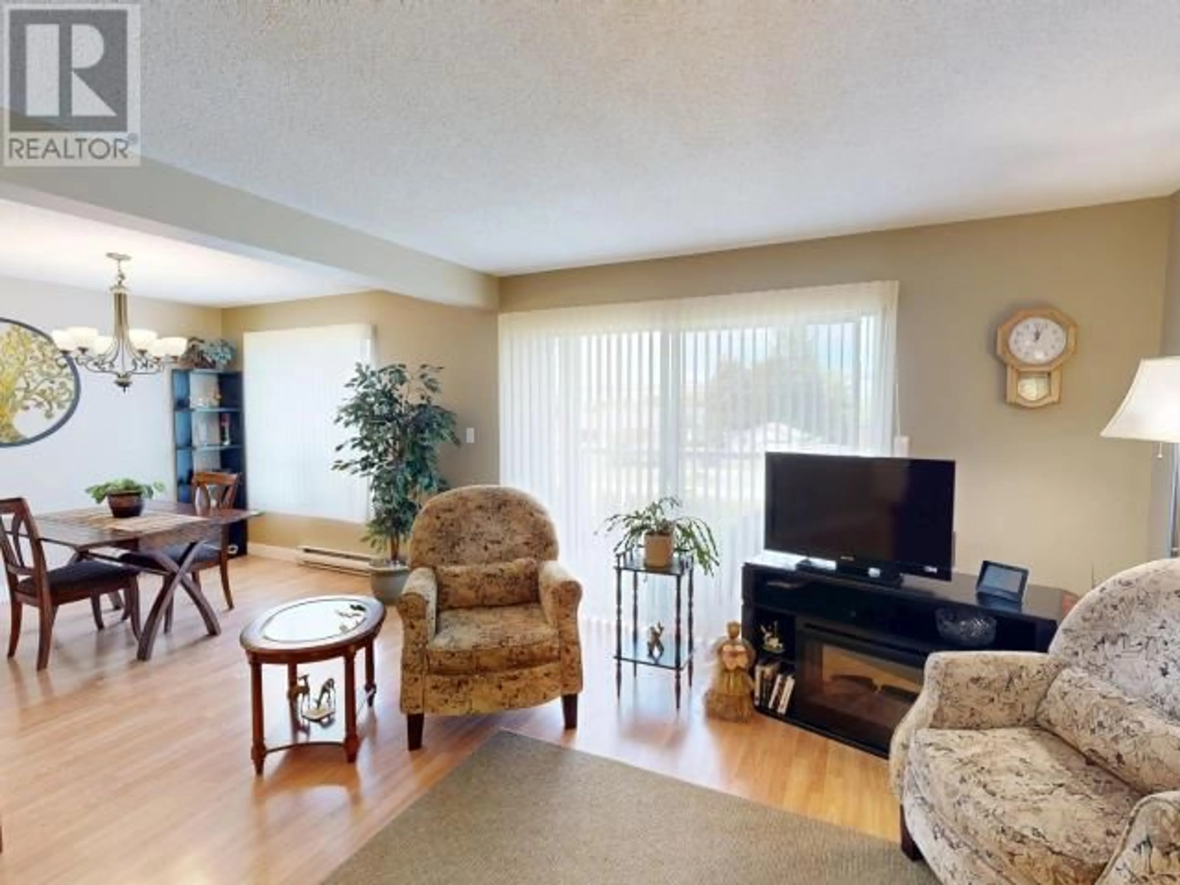 Living room with furniture, wood/laminate floor for 204 - 4580 JOYCE AVE, Powell River British Columbia V8A3A9