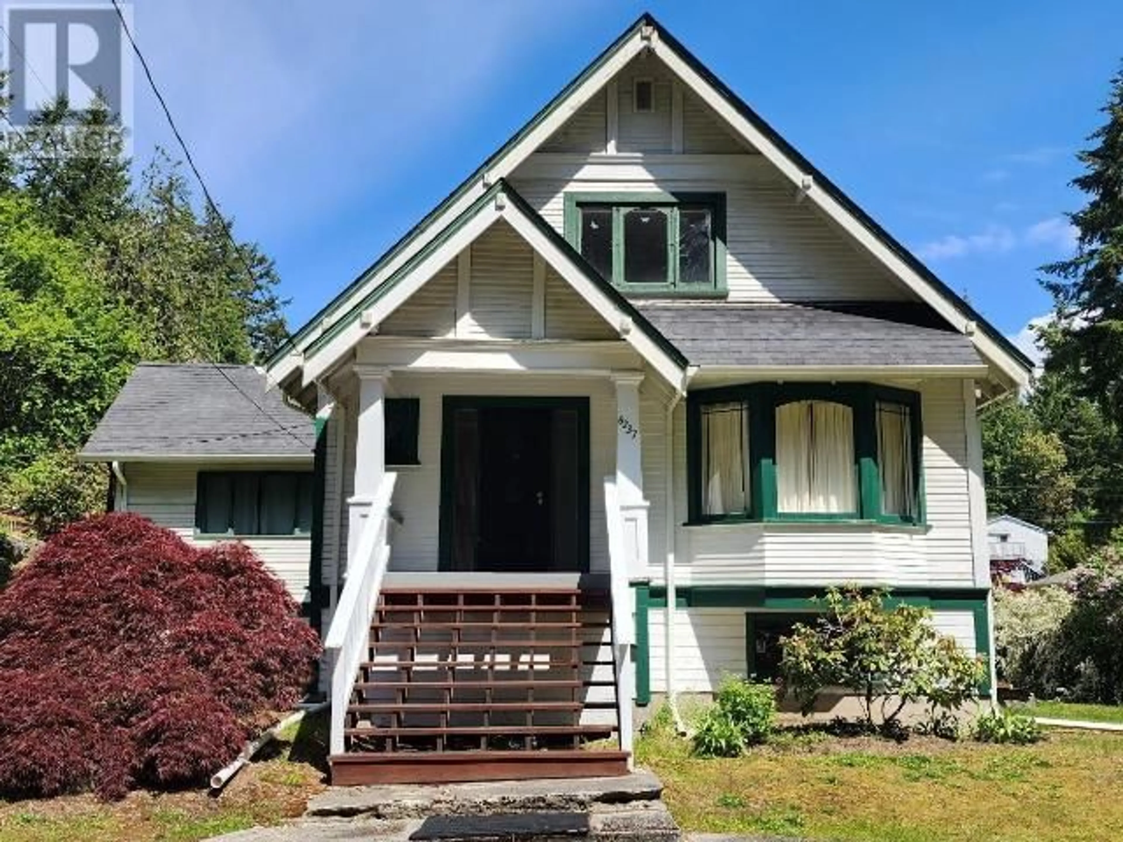 Home with vinyl exterior material, street for 6237 LUND, Powell River British Columbia V8A4T2
