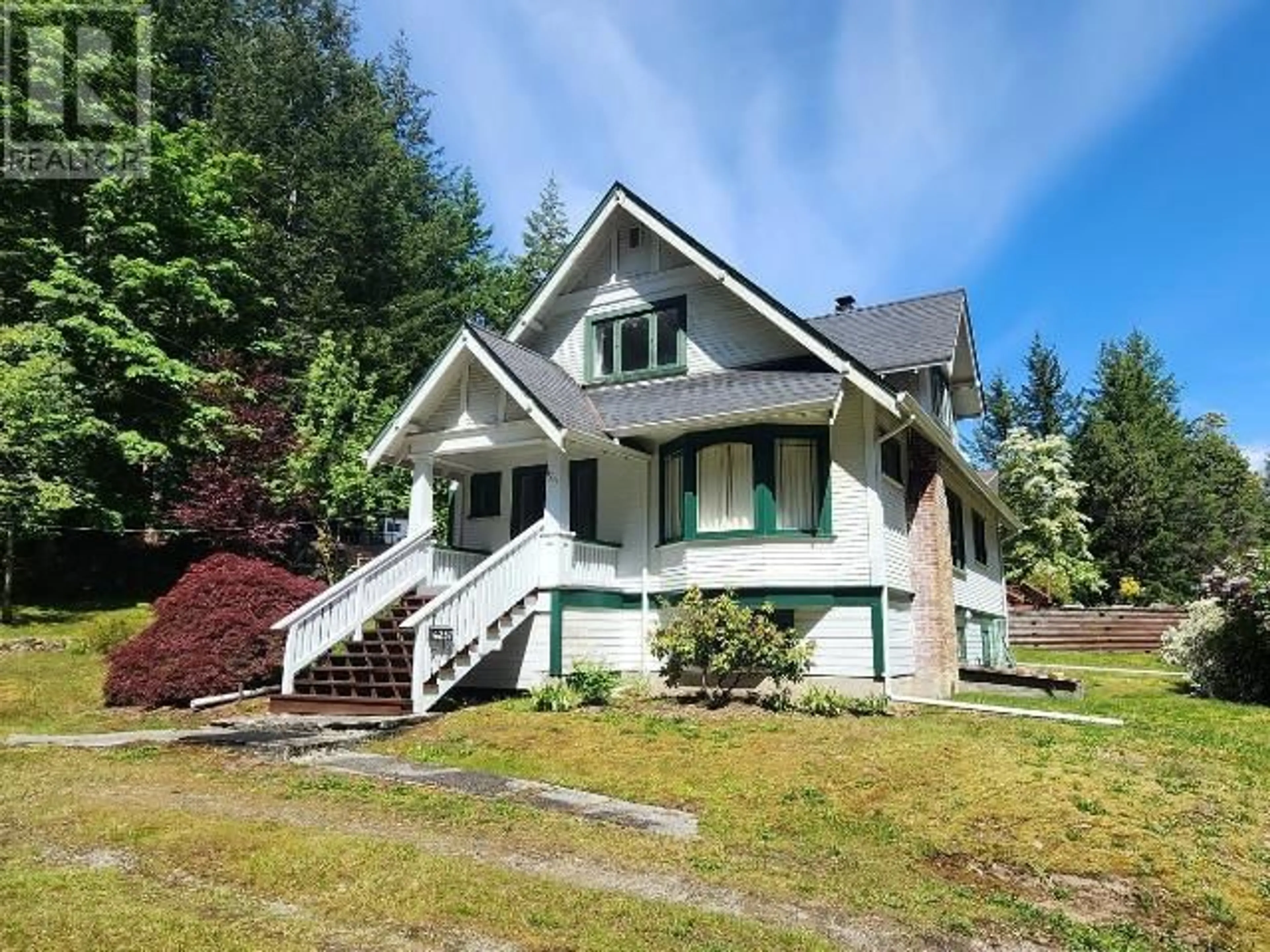 Home with vinyl exterior material, street for 6237 LUND, Powell River British Columbia V8A4T2