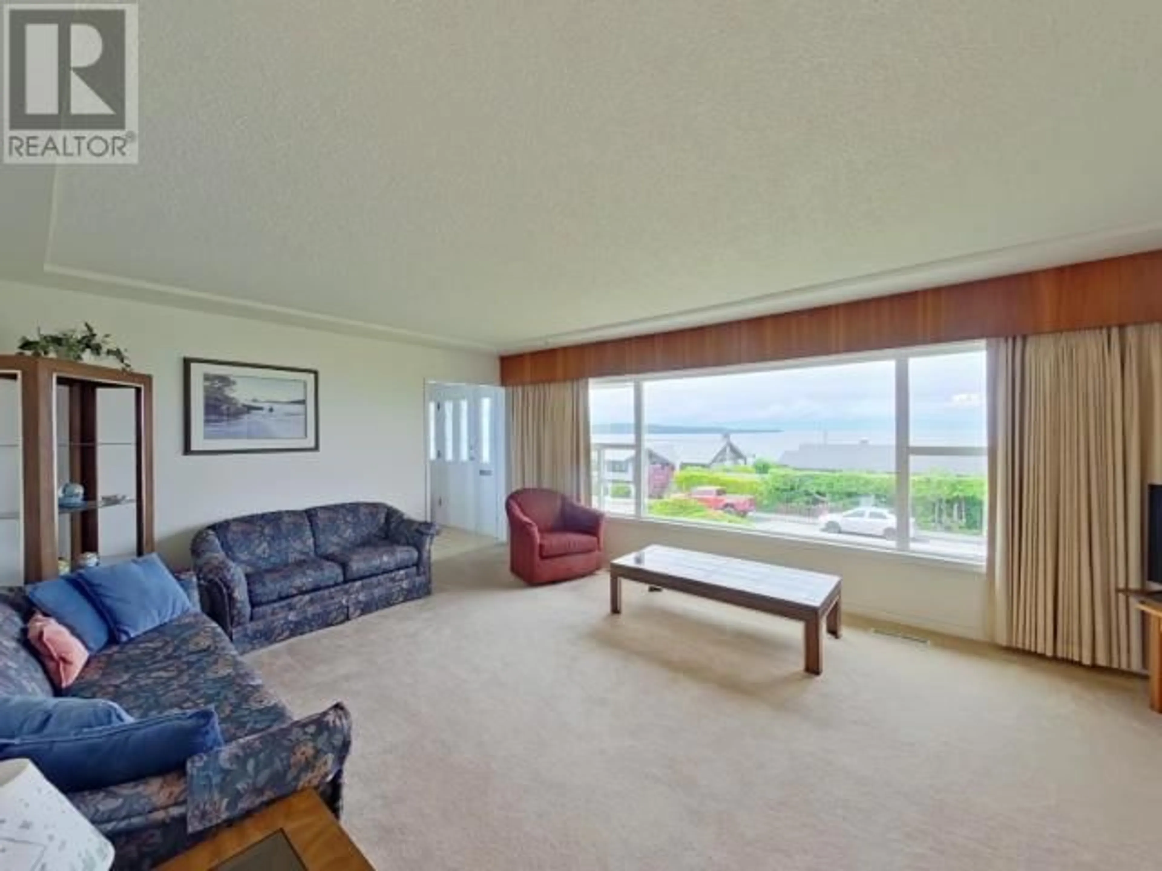 Living room with furniture, unknown for 3926 MANITOBA AVE, Powell River British Columbia V8A2H9
