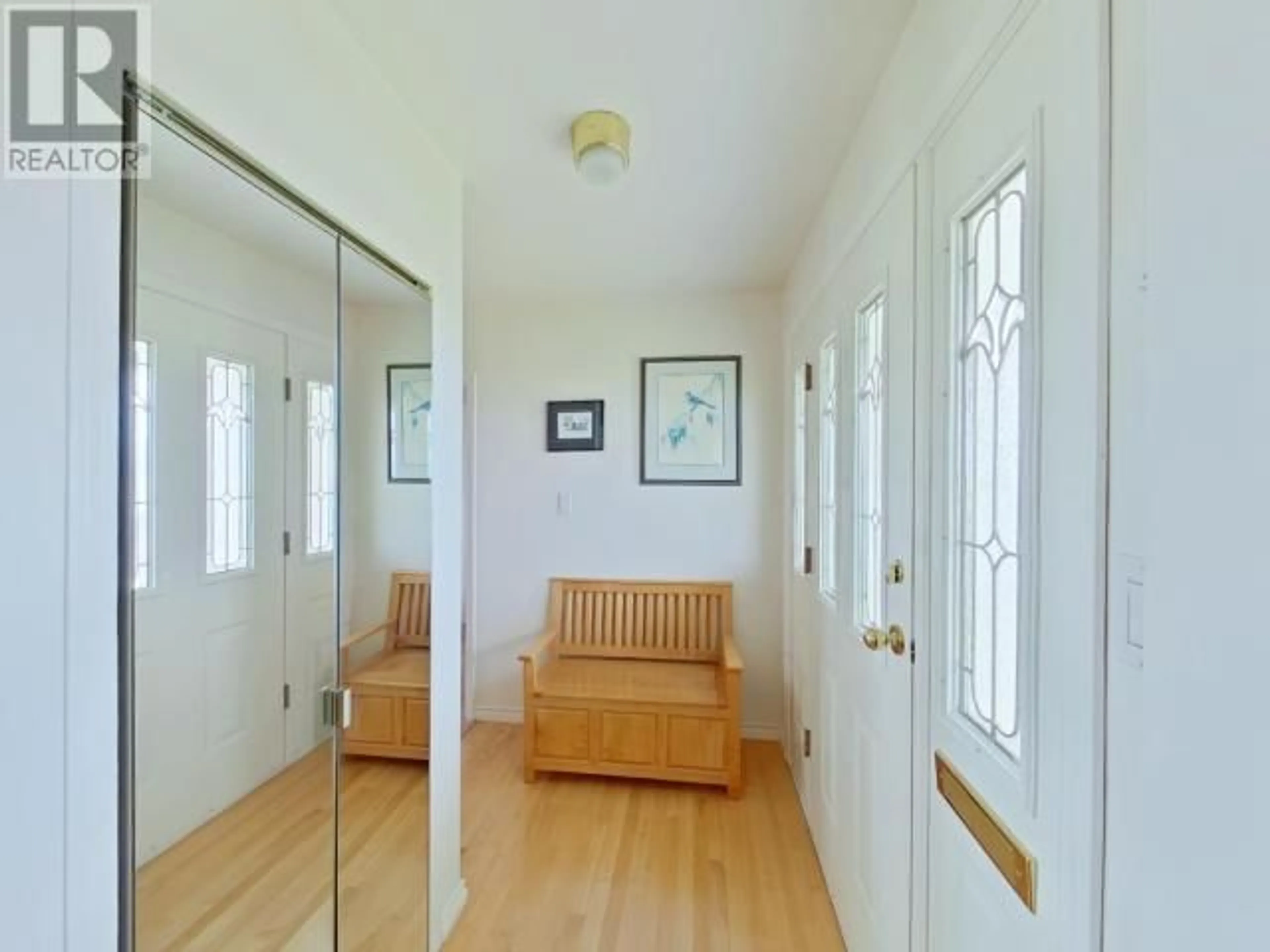 Indoor entryway for 3926 MANITOBA AVE, Powell River British Columbia V8A2H9