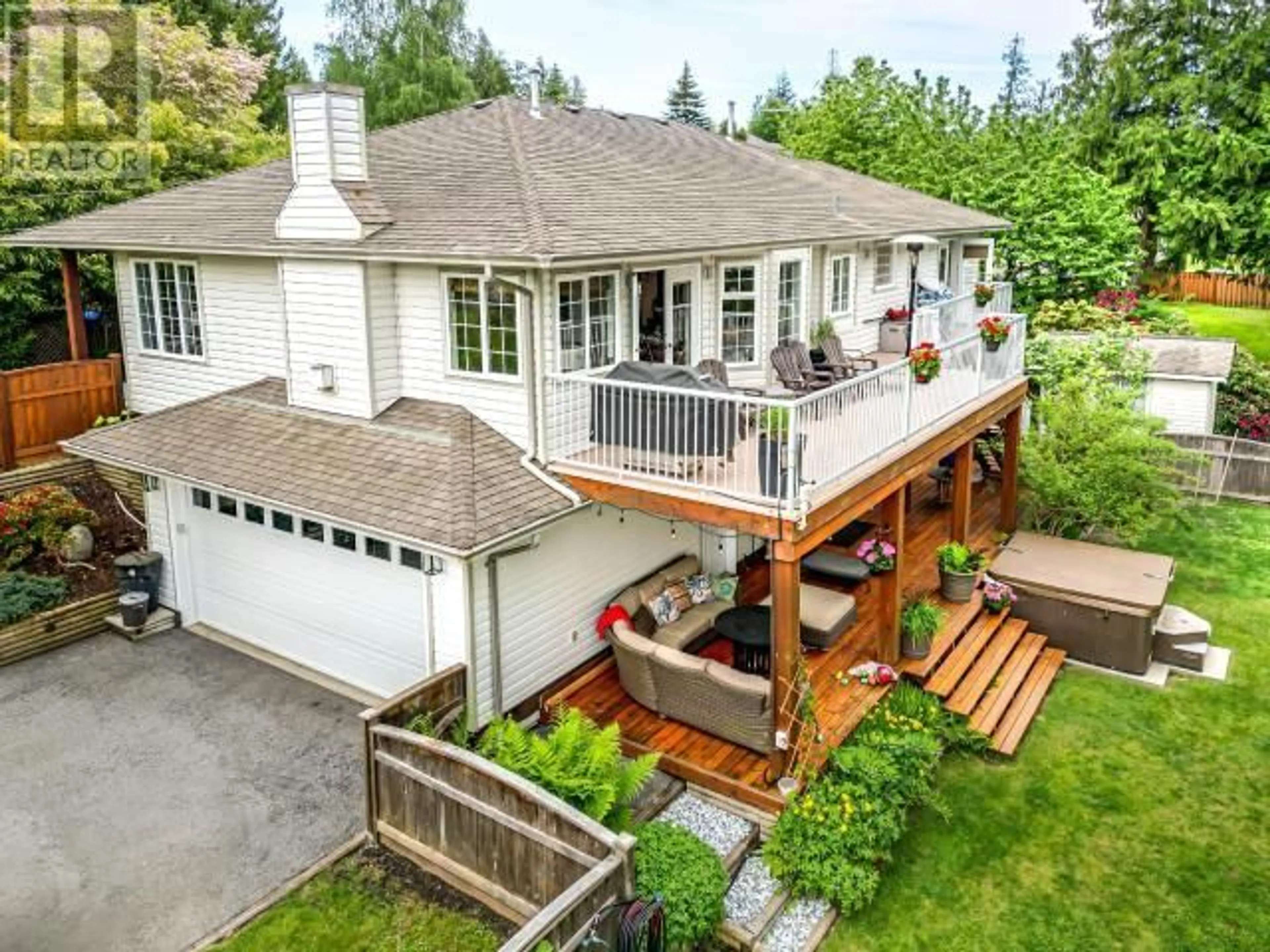 A pic from outside/outdoor area/front of a property/back of a property/a pic from drone, unknown for 7144 JORDAN STREET, Powell River British Columbia V8A1M9