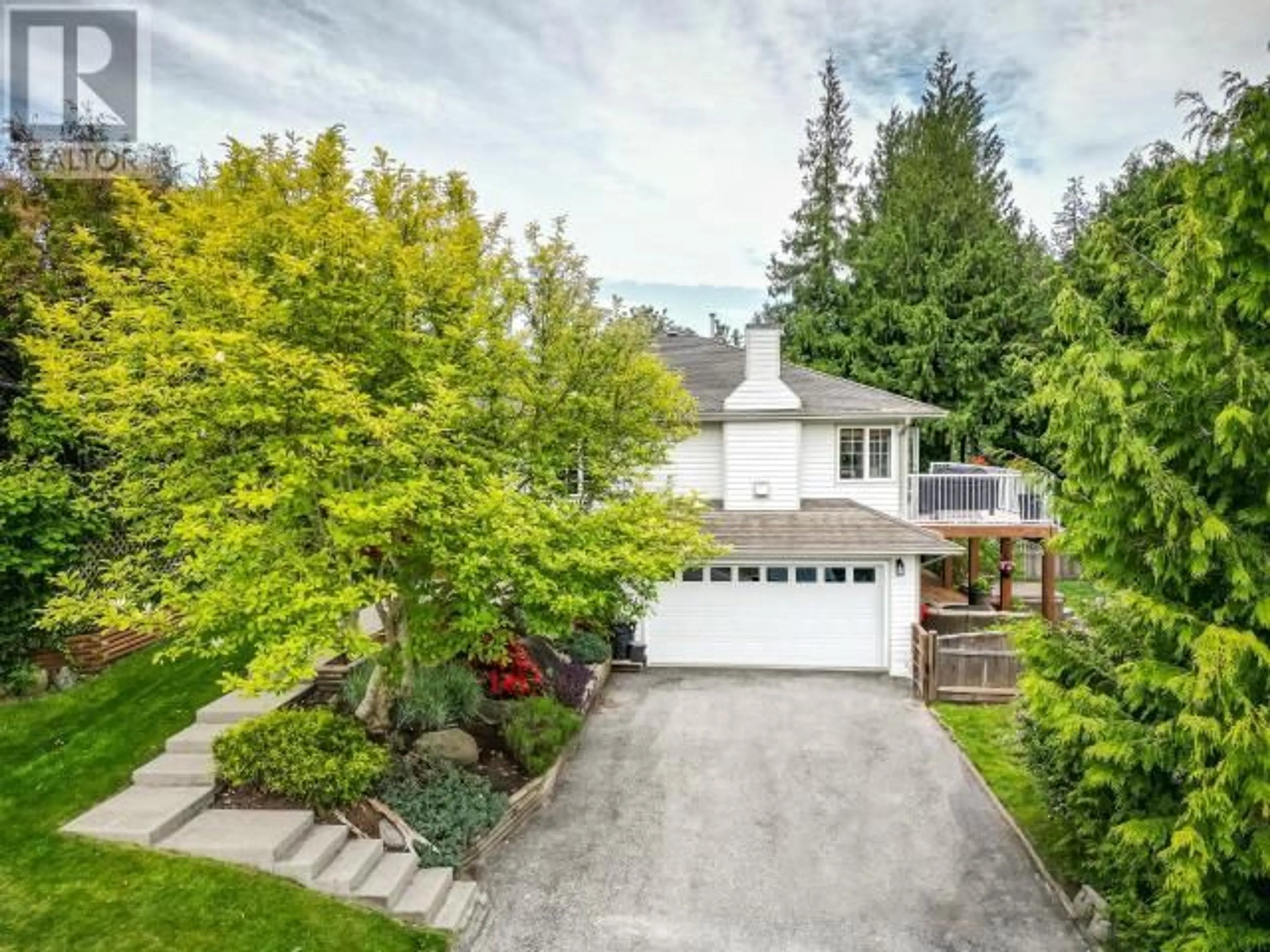 A pic from outside/outdoor area/front of a property/back of a property/a pic from drone, street for 7144 JORDAN STREET, Powell River British Columbia V8A1M9