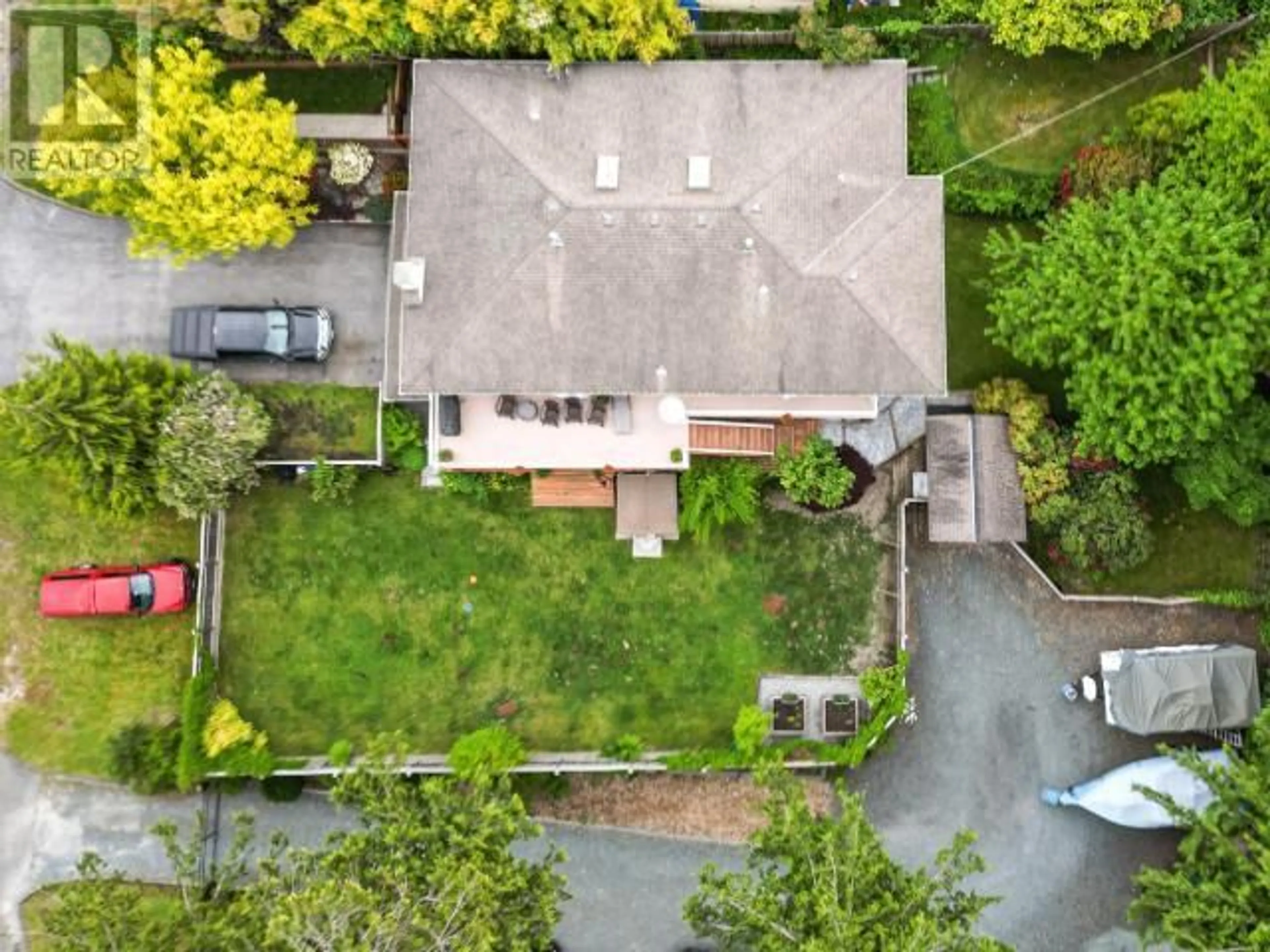 A pic from outside/outdoor area/front of a property/back of a property/a pic from drone, street for 7144 JORDAN STREET, Powell River British Columbia V8A1M9