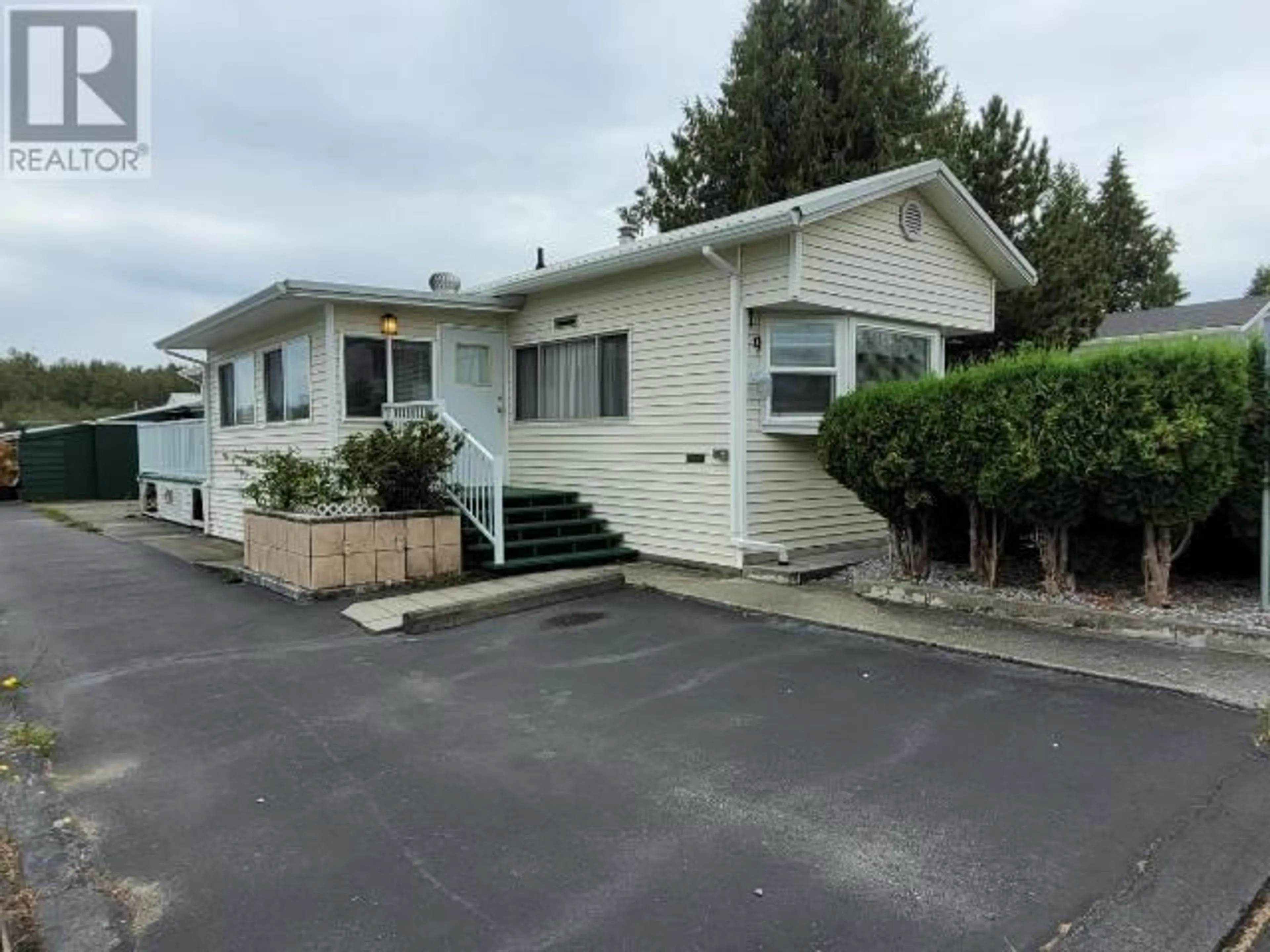 Home with vinyl exterior material, street for 79-7624 DUNCAN STREET, Powell River British Columbia V8A5L2