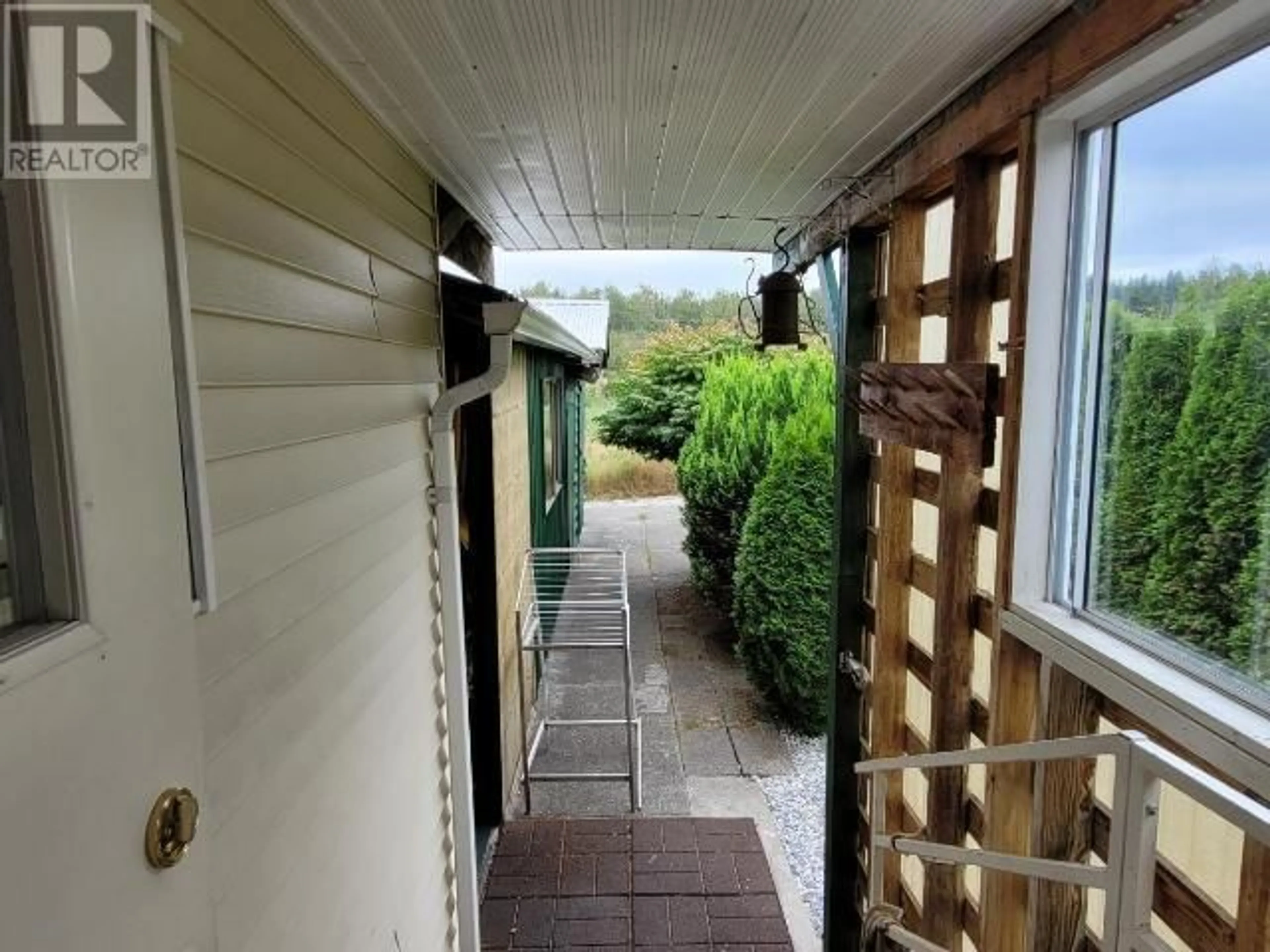 A pic from outside/outdoor area/front of a property/back of a property/a pic from drone, street for 79-7624 DUNCAN STREET, Powell River British Columbia V8A5L2