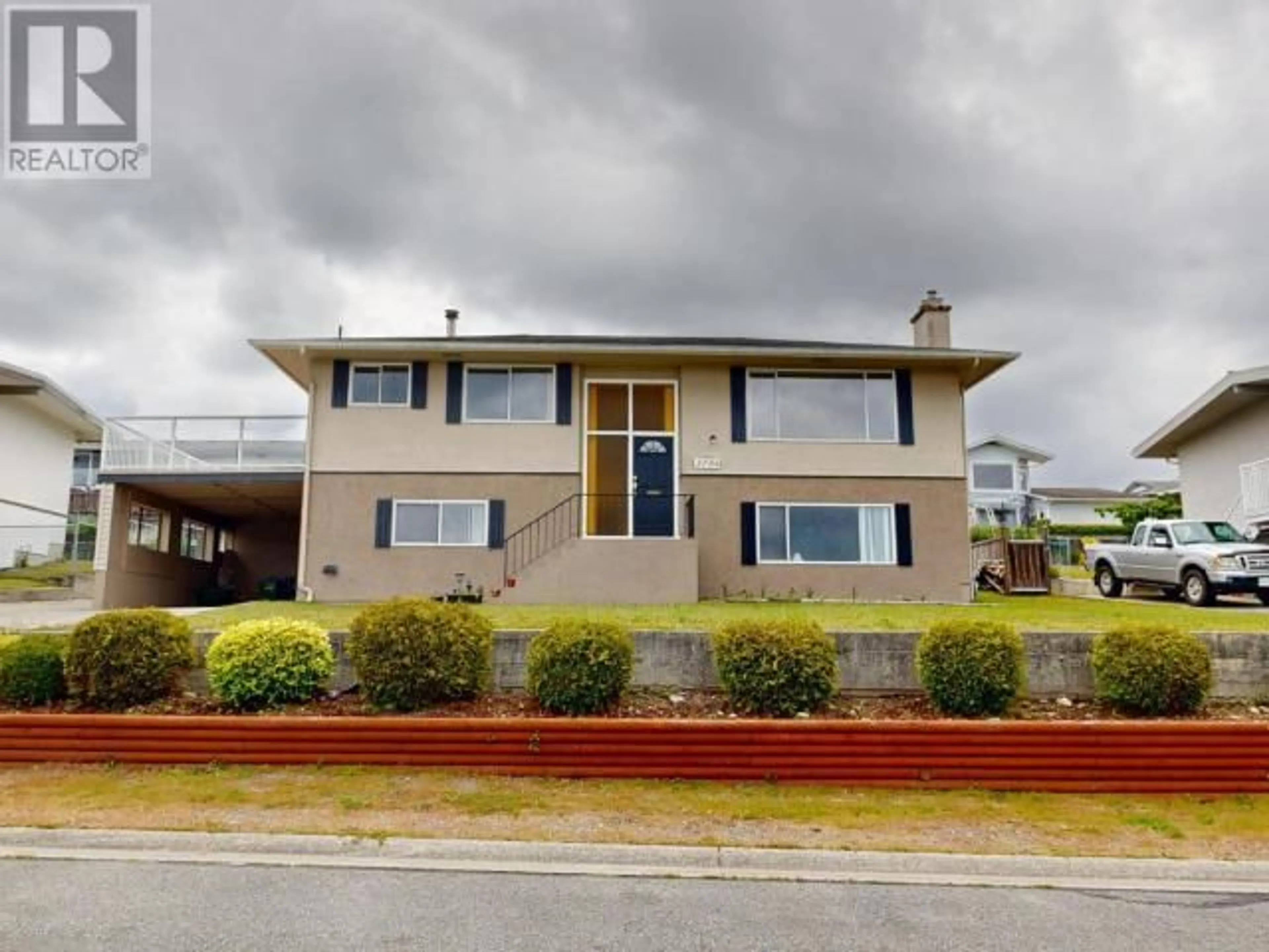Home with vinyl exterior material, unknown for 3756 STRATHCONA AVE, Powell River British Columbia V8A4Z8