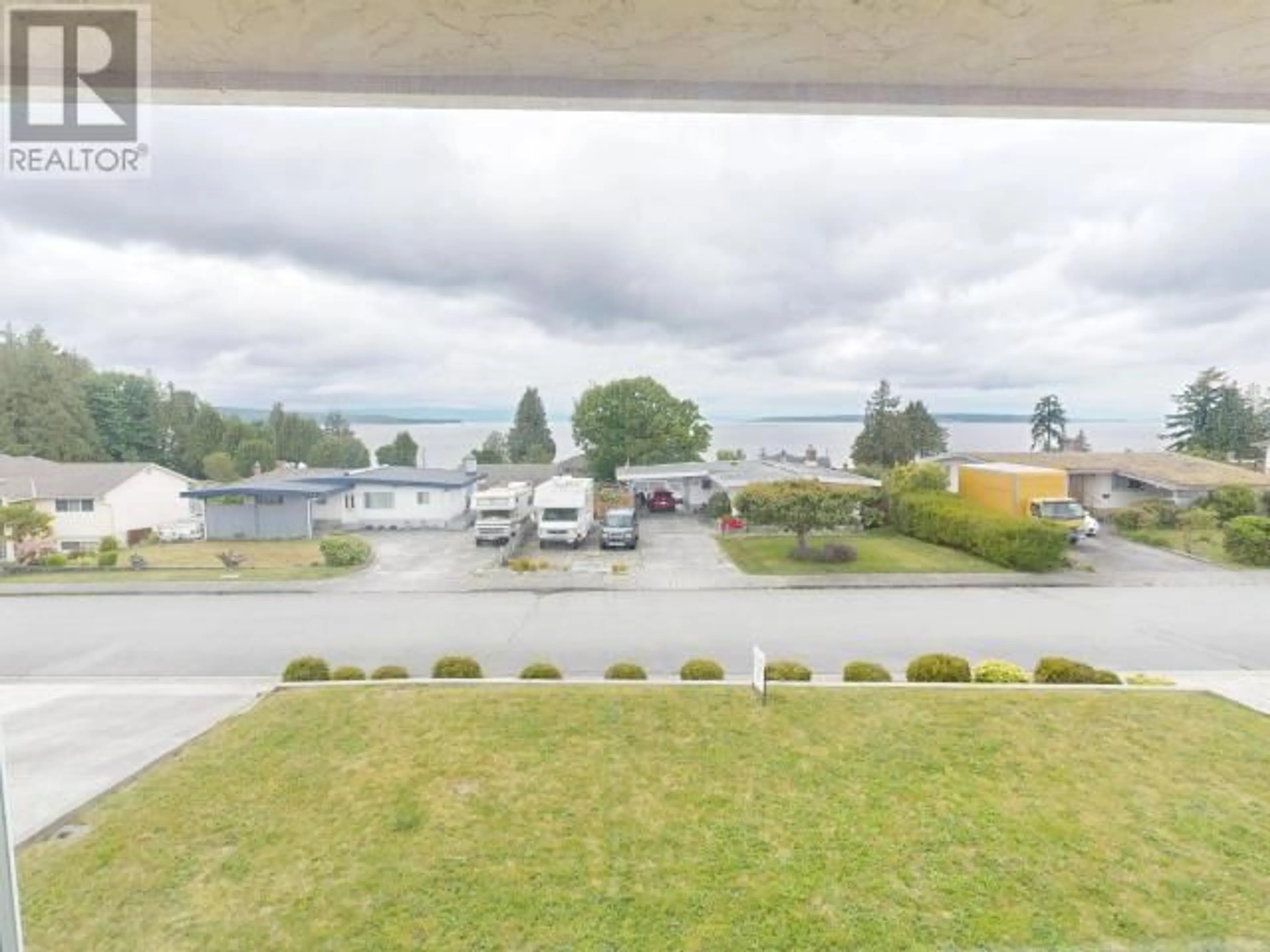 A pic from outside/outdoor area/front of a property/back of a property/a pic from drone, water/lake/river/ocean view for 3756 STRATHCONA AVE, Powell River British Columbia V8A4Z8